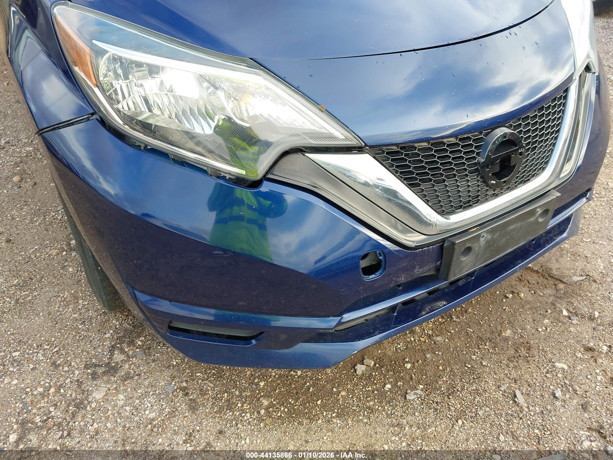 NISSAN VERSA image 6