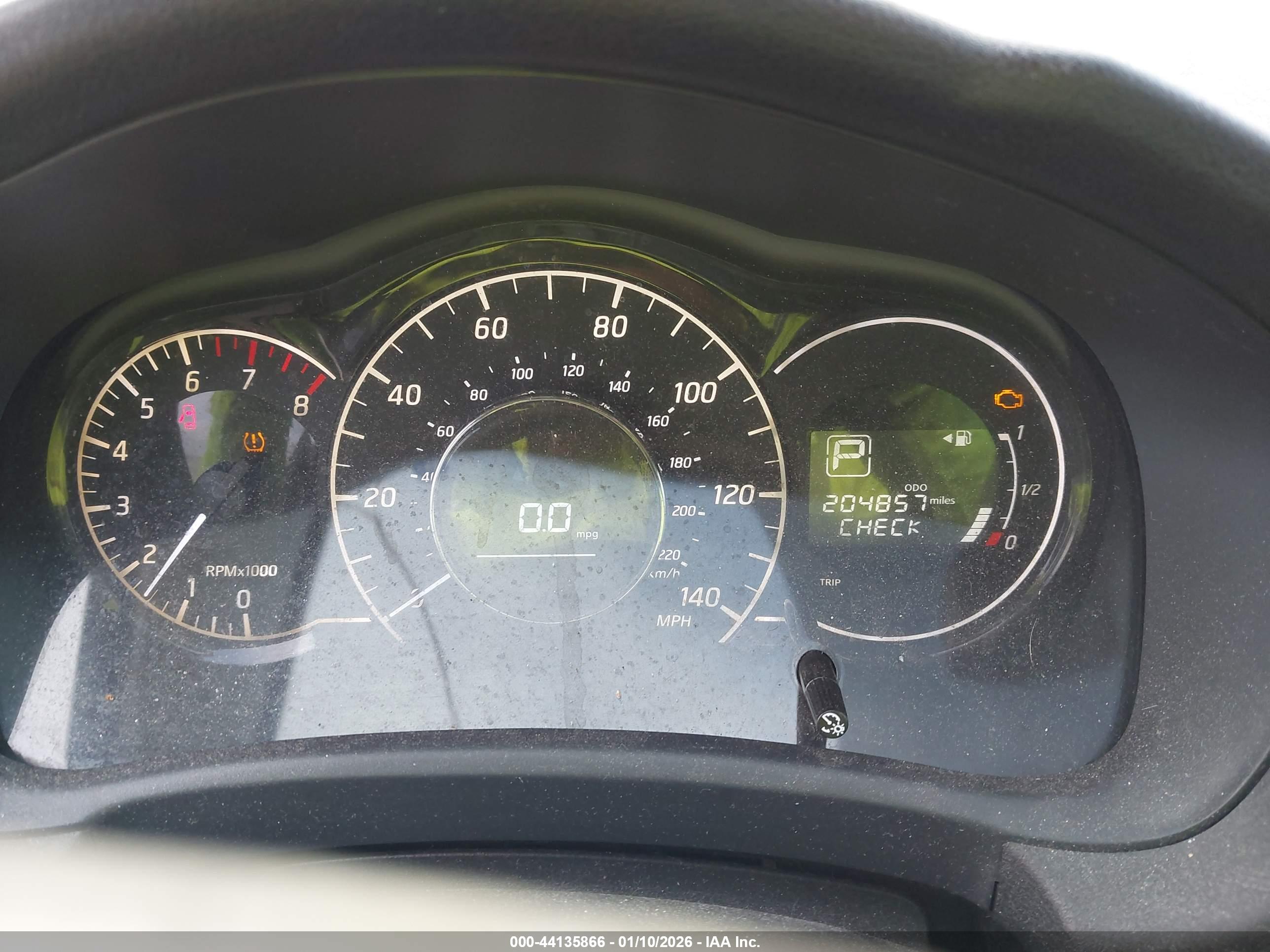 NISSAN VERSA image 7