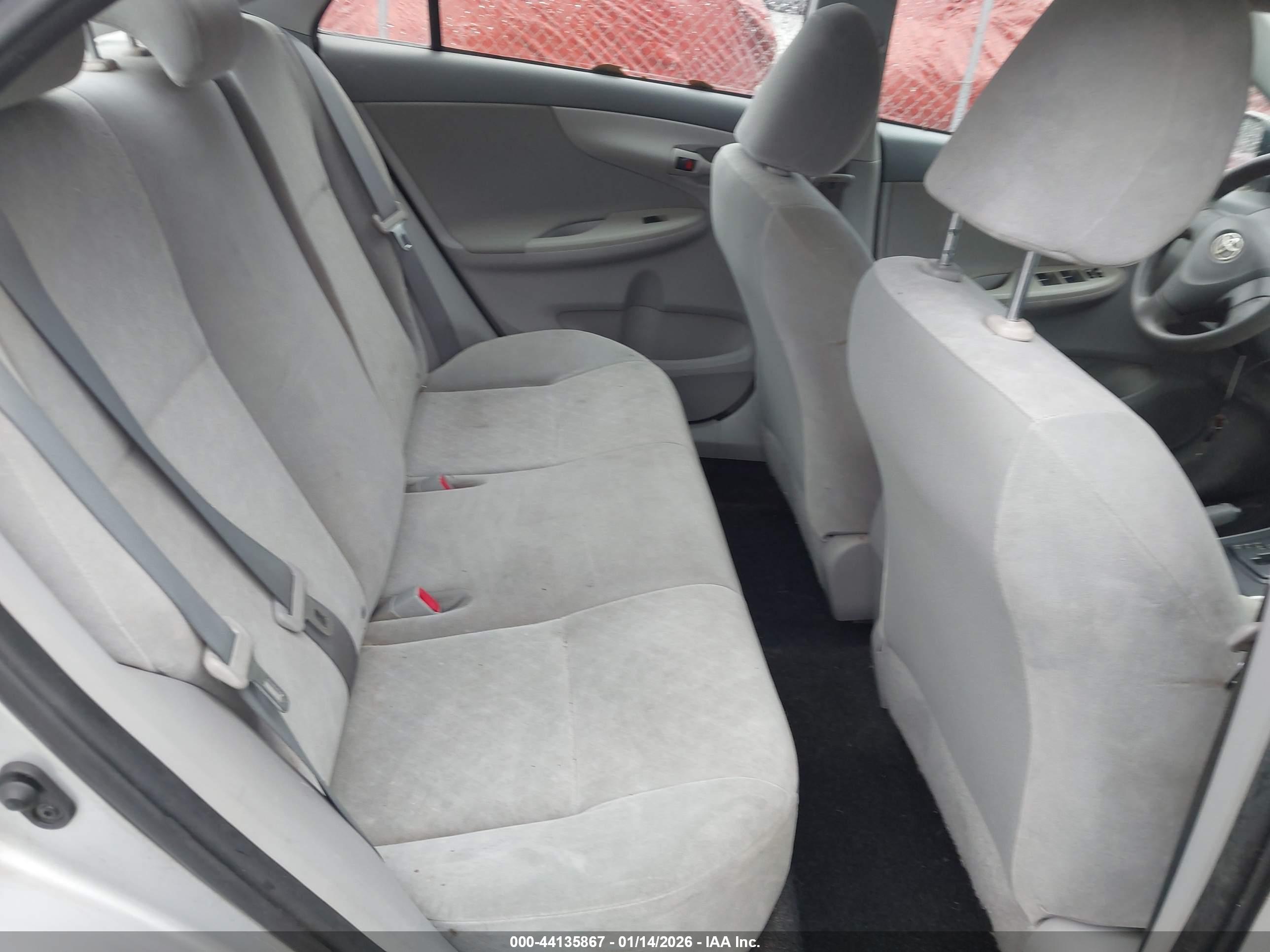 TOYOTA COROLLA image 8