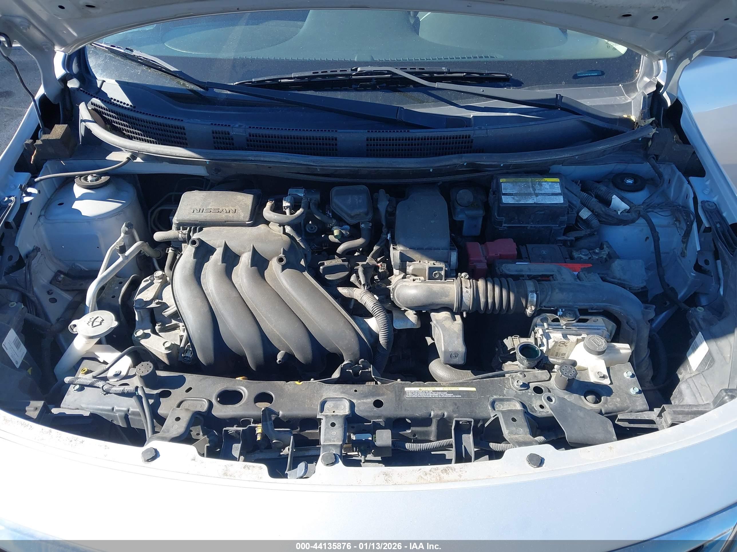 NISSAN VERSA image 10