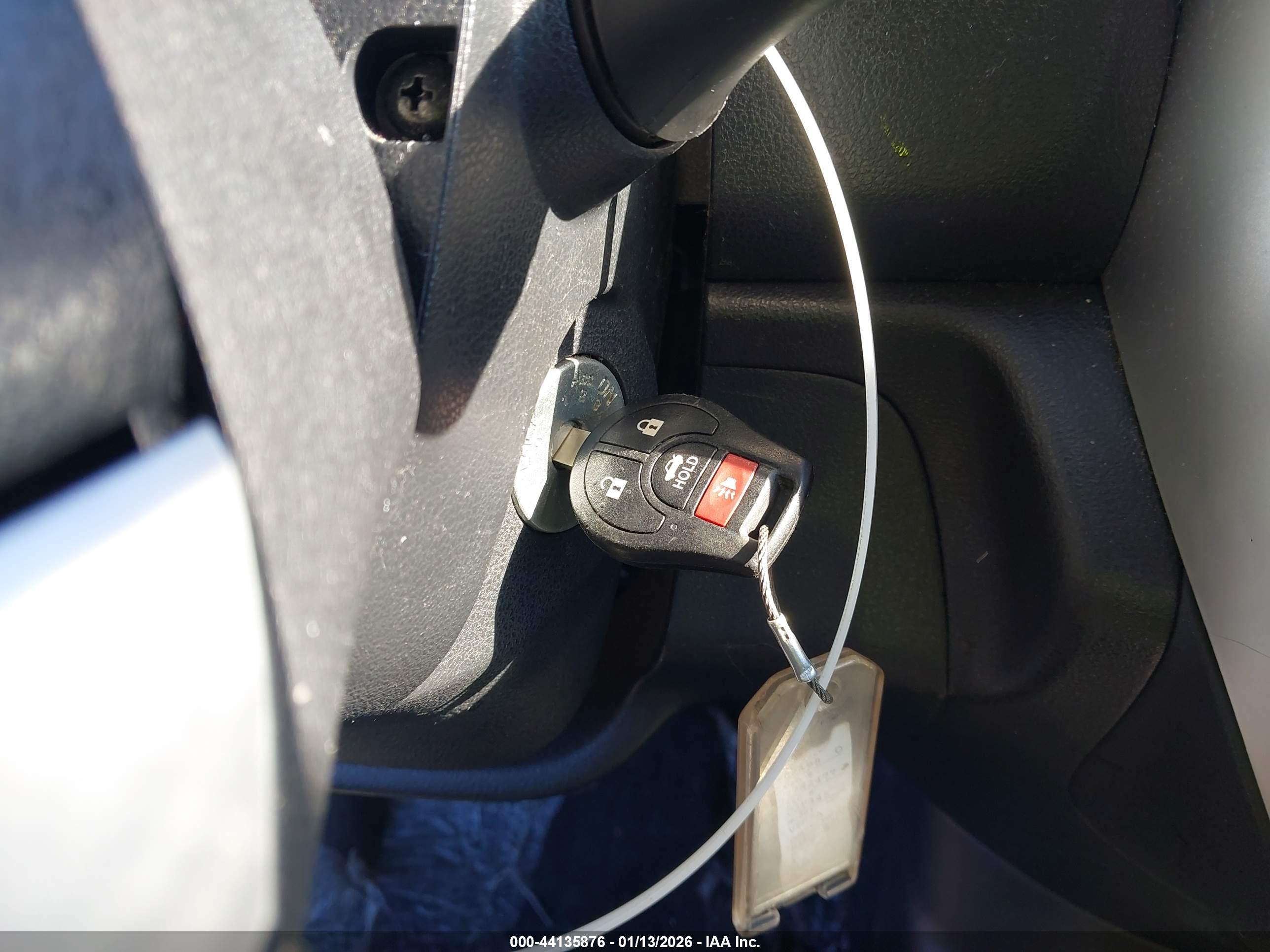 NISSAN VERSA image 11