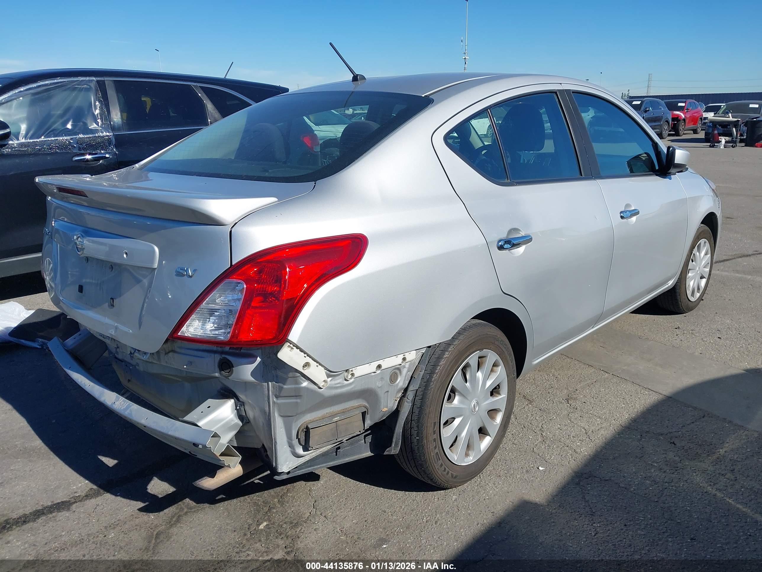 NISSAN VERSA image 4
