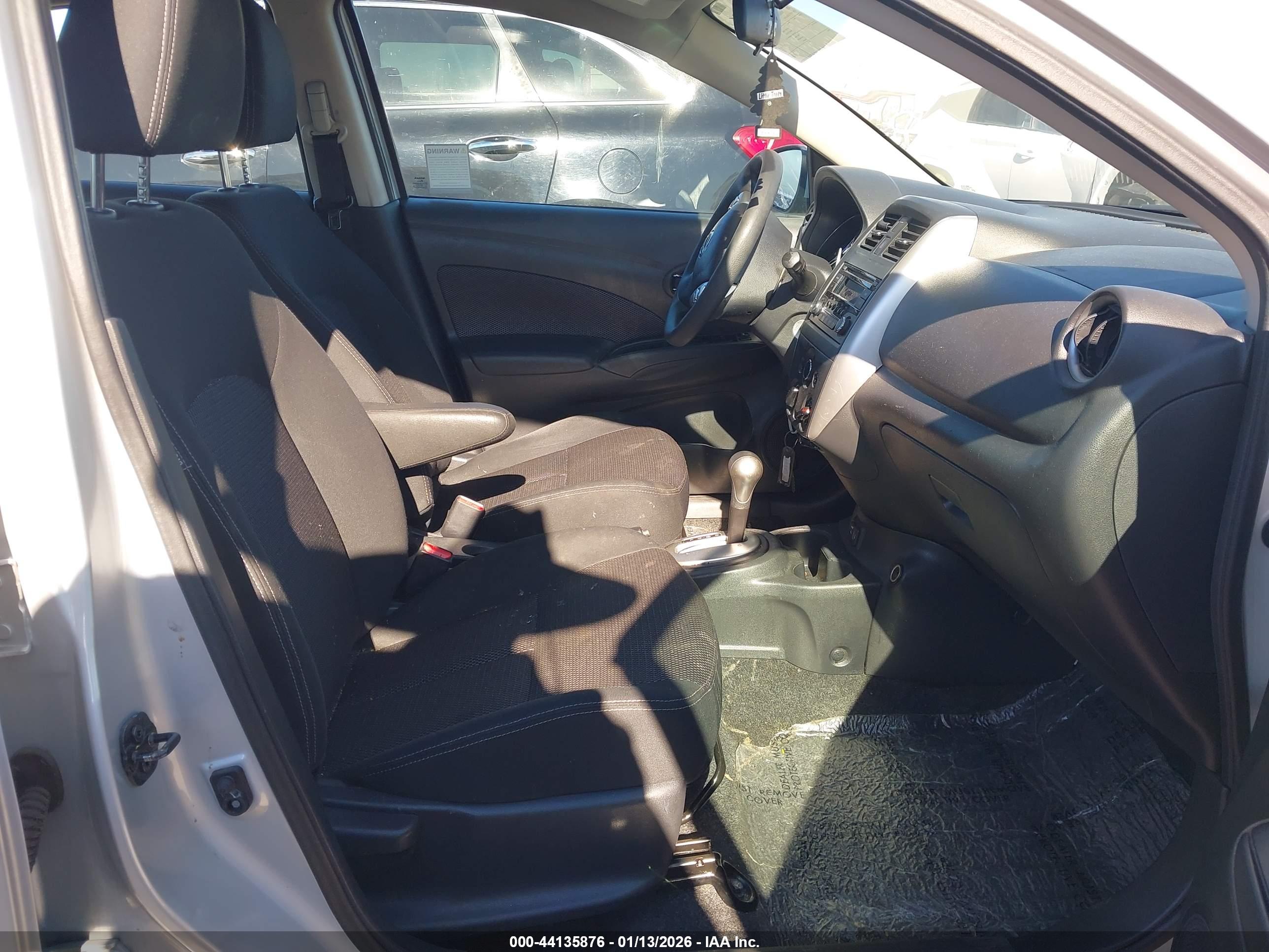 NISSAN VERSA image 5