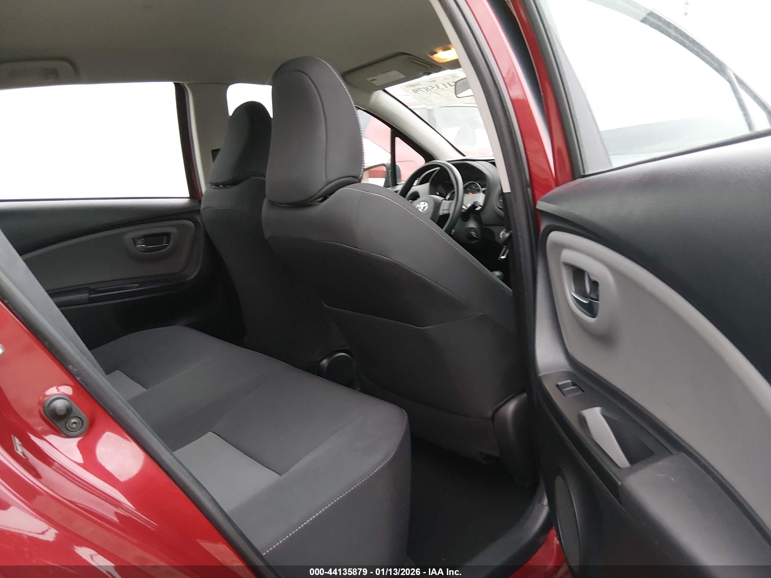 TOYOTA YARIS image 8