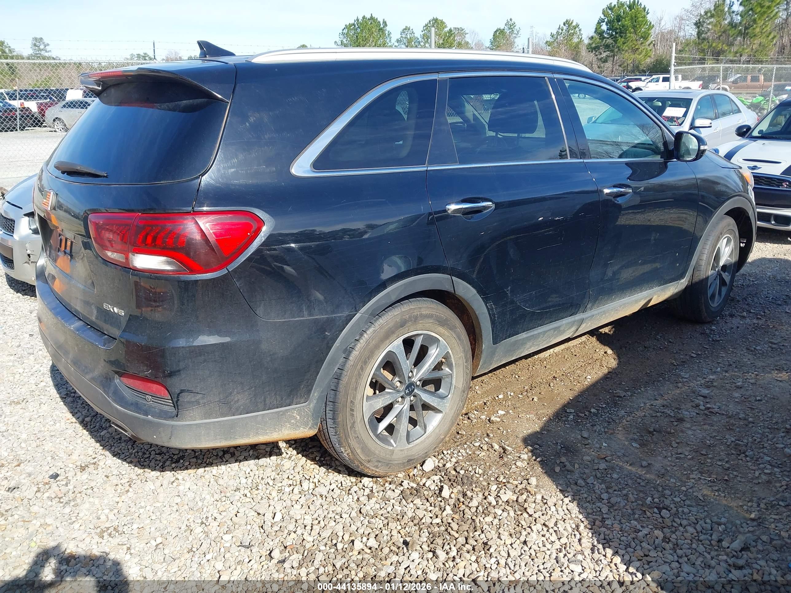 KIA SORENTO image 4