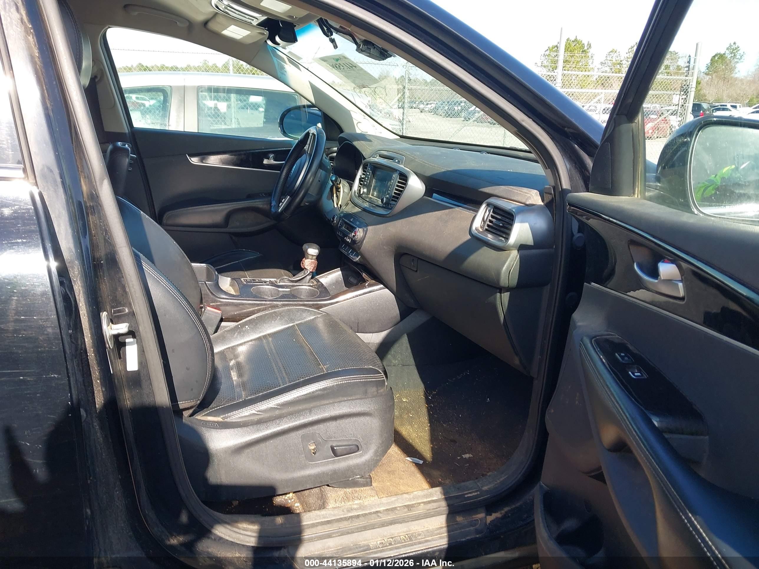 KIA SORENTO image 5