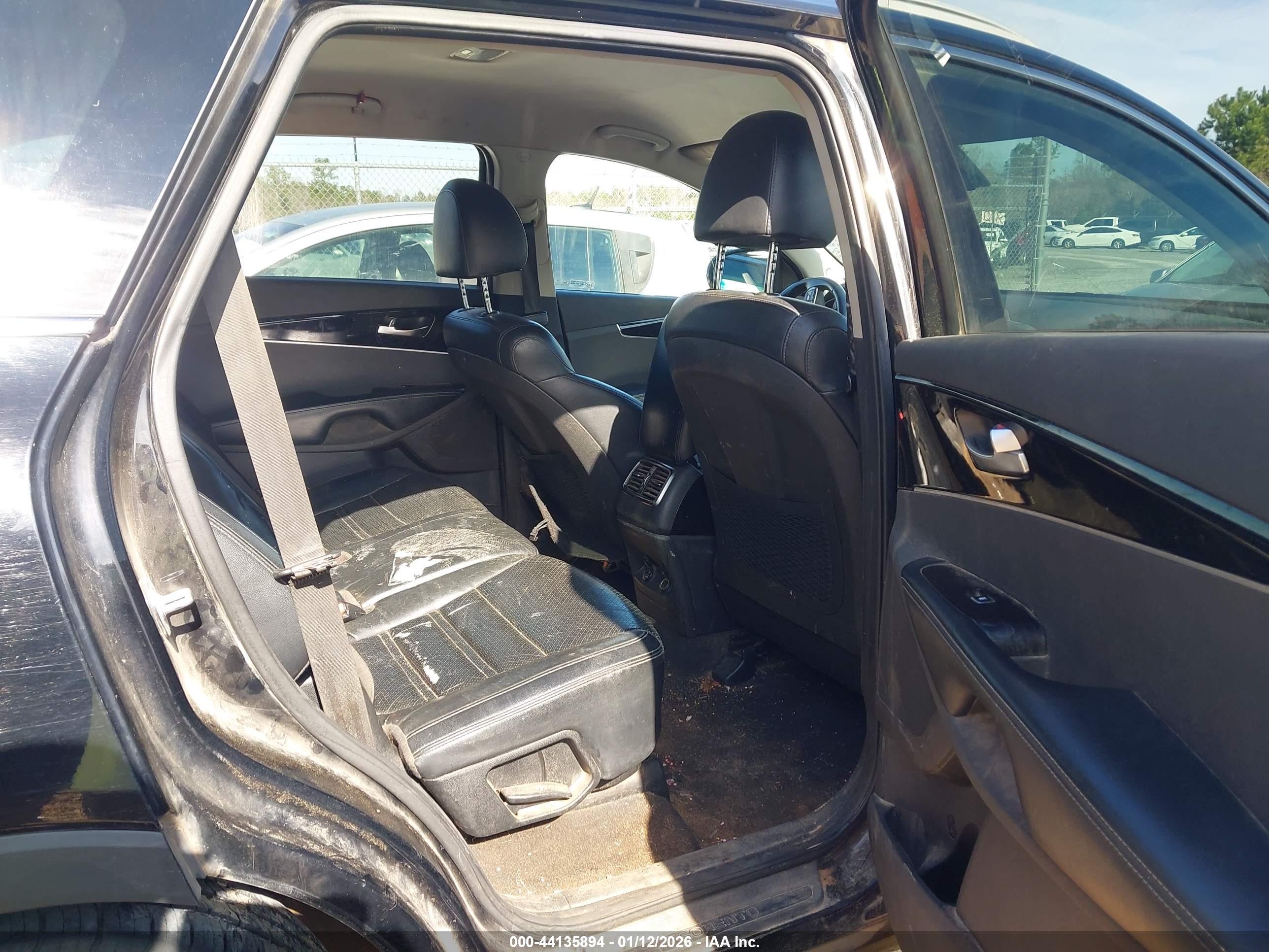 KIA SORENTO image 8