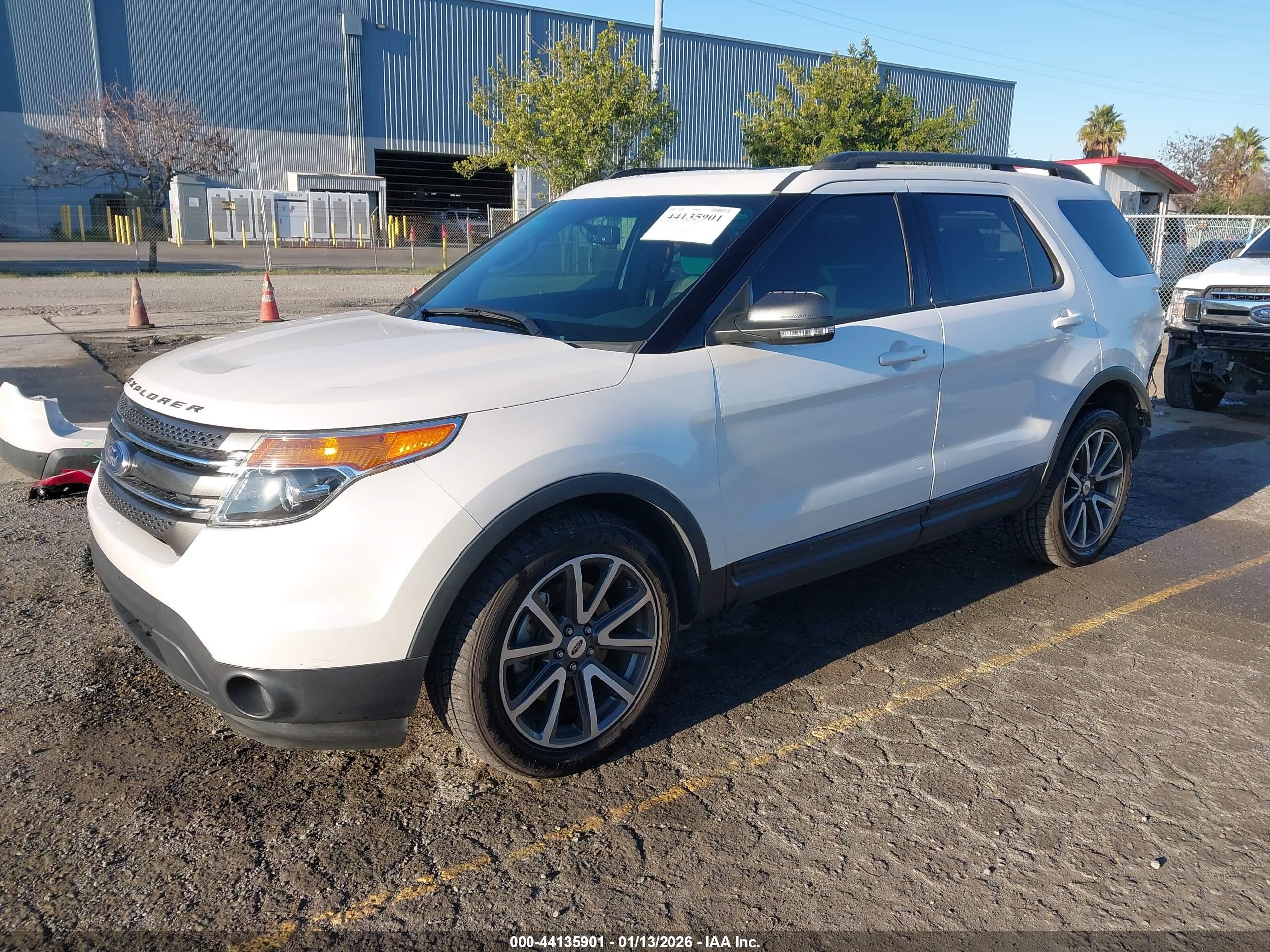 FORD EXPLORER image 2