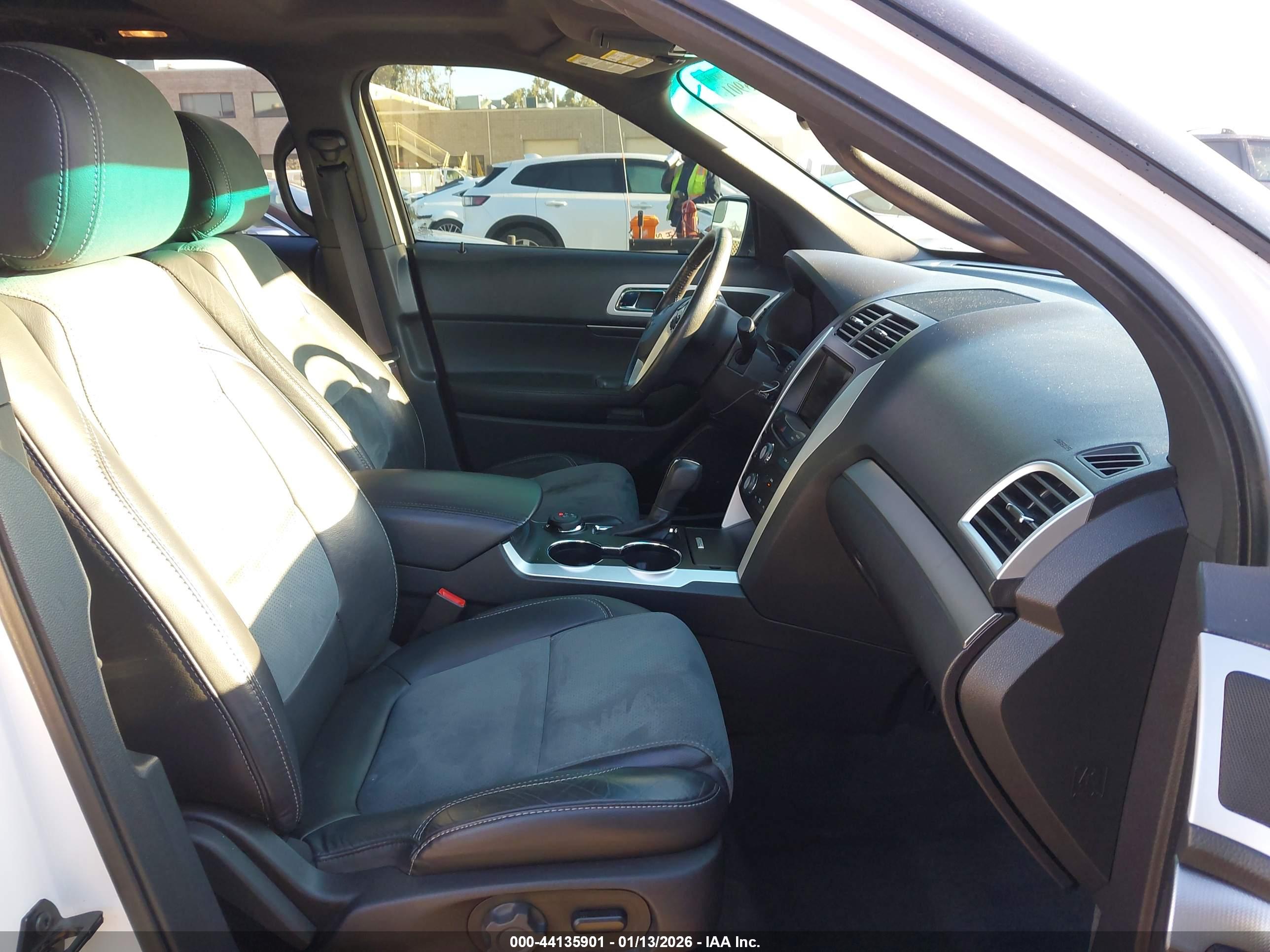 FORD EXPLORER image 5