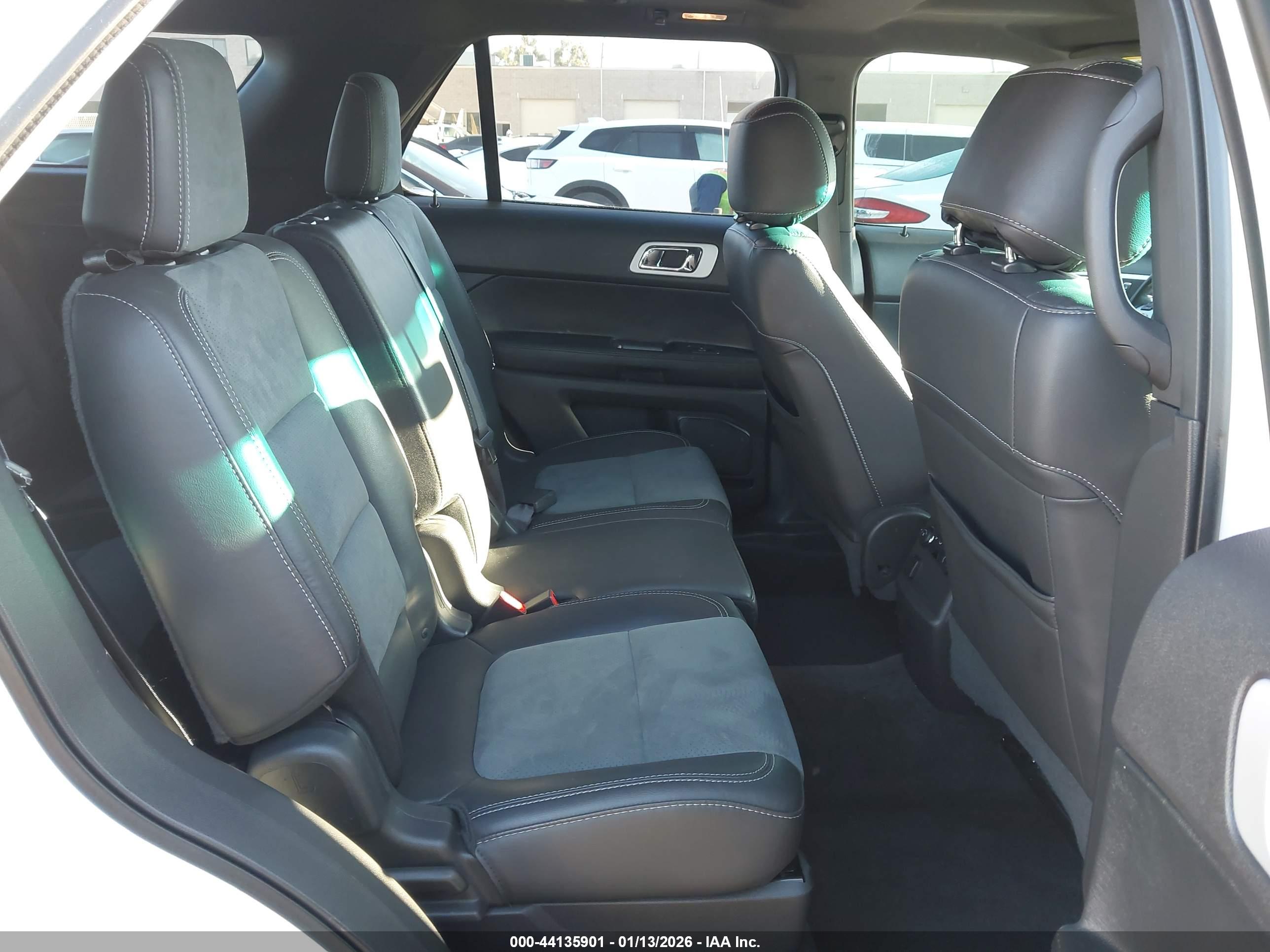 FORD EXPLORER image 8