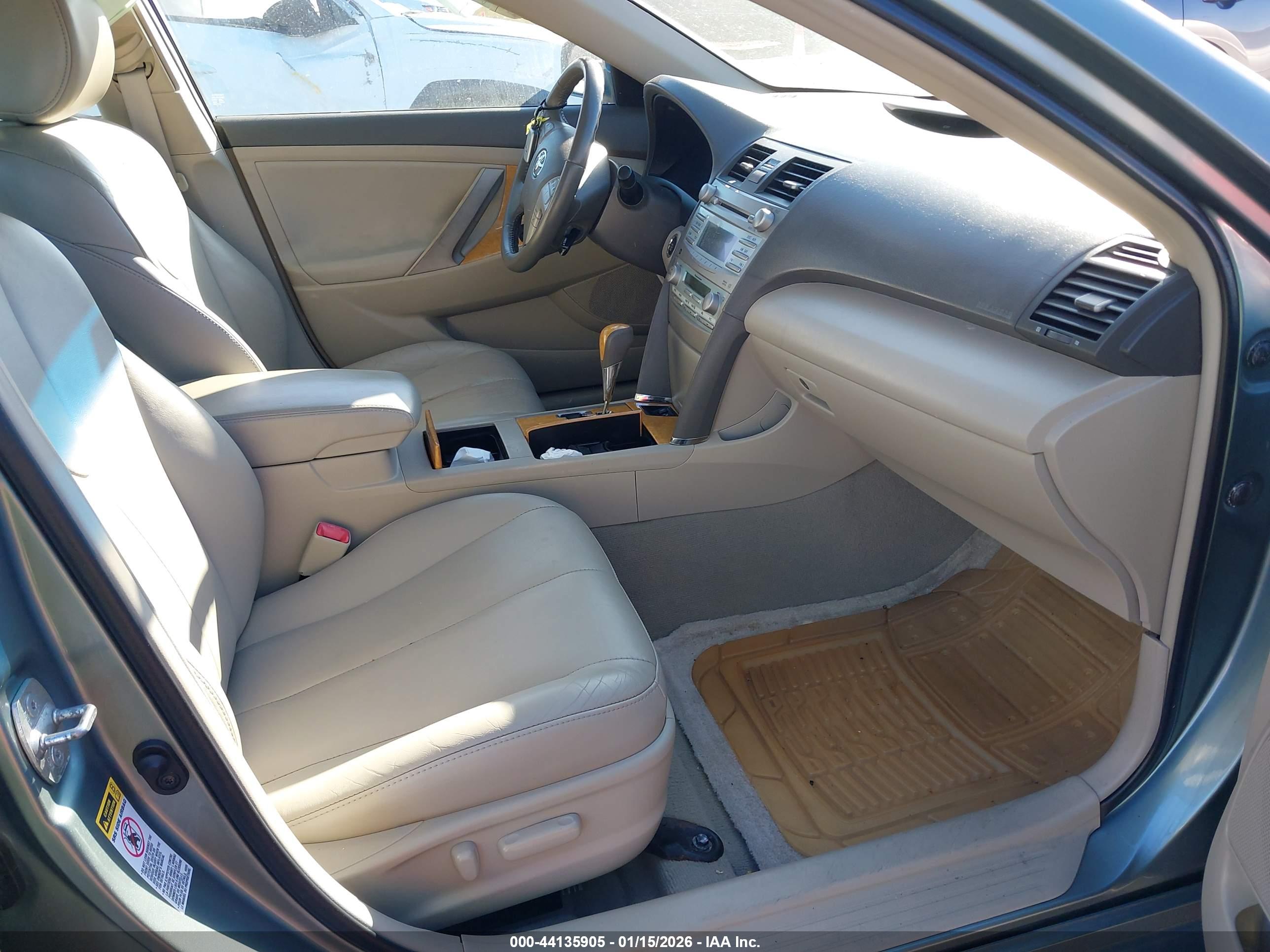 TOYOTA CAMRY image 5