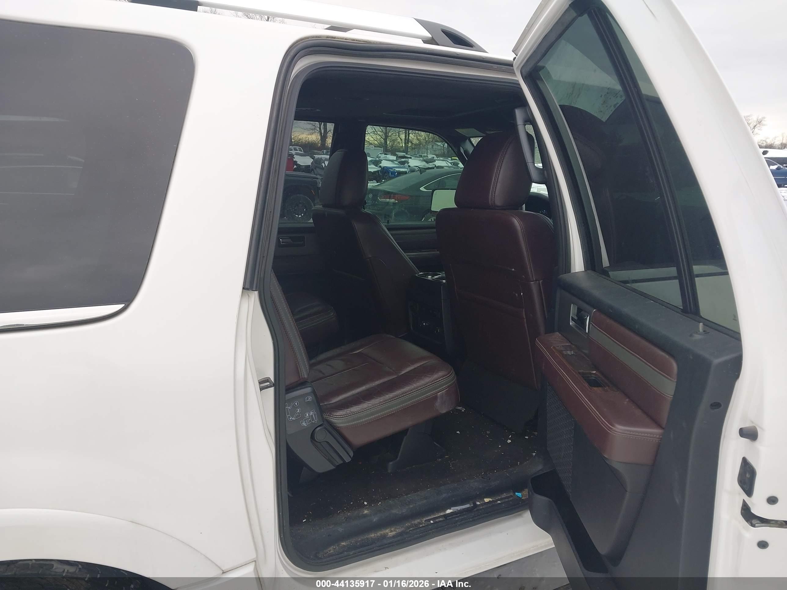 FORD EXPEDITION image 8