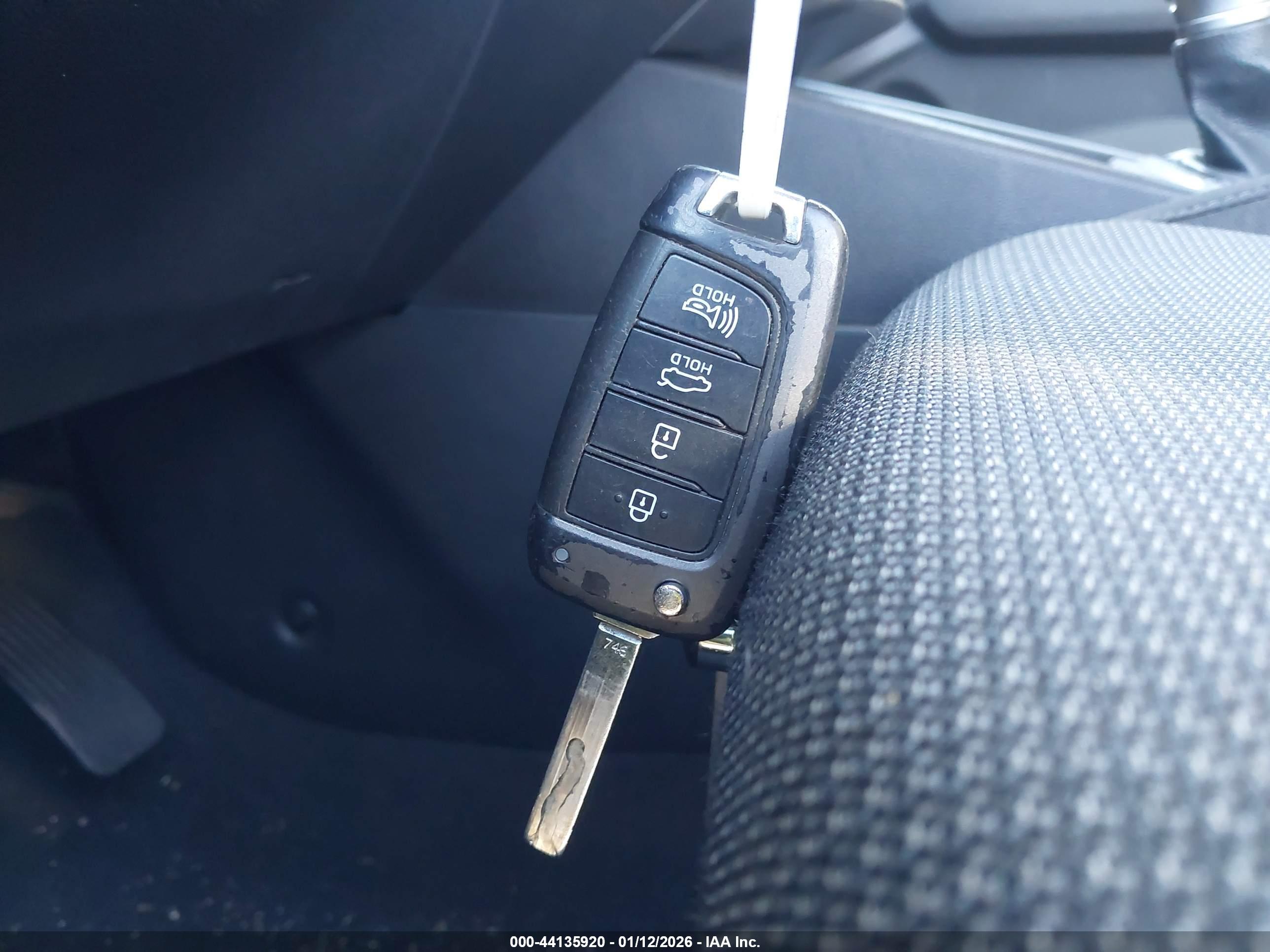 HYUNDAI ACCENT image 11