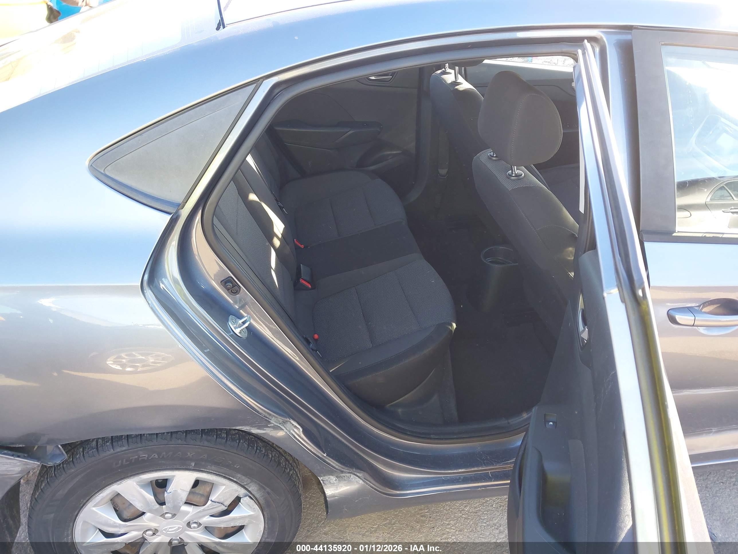 HYUNDAI ACCENT image 8