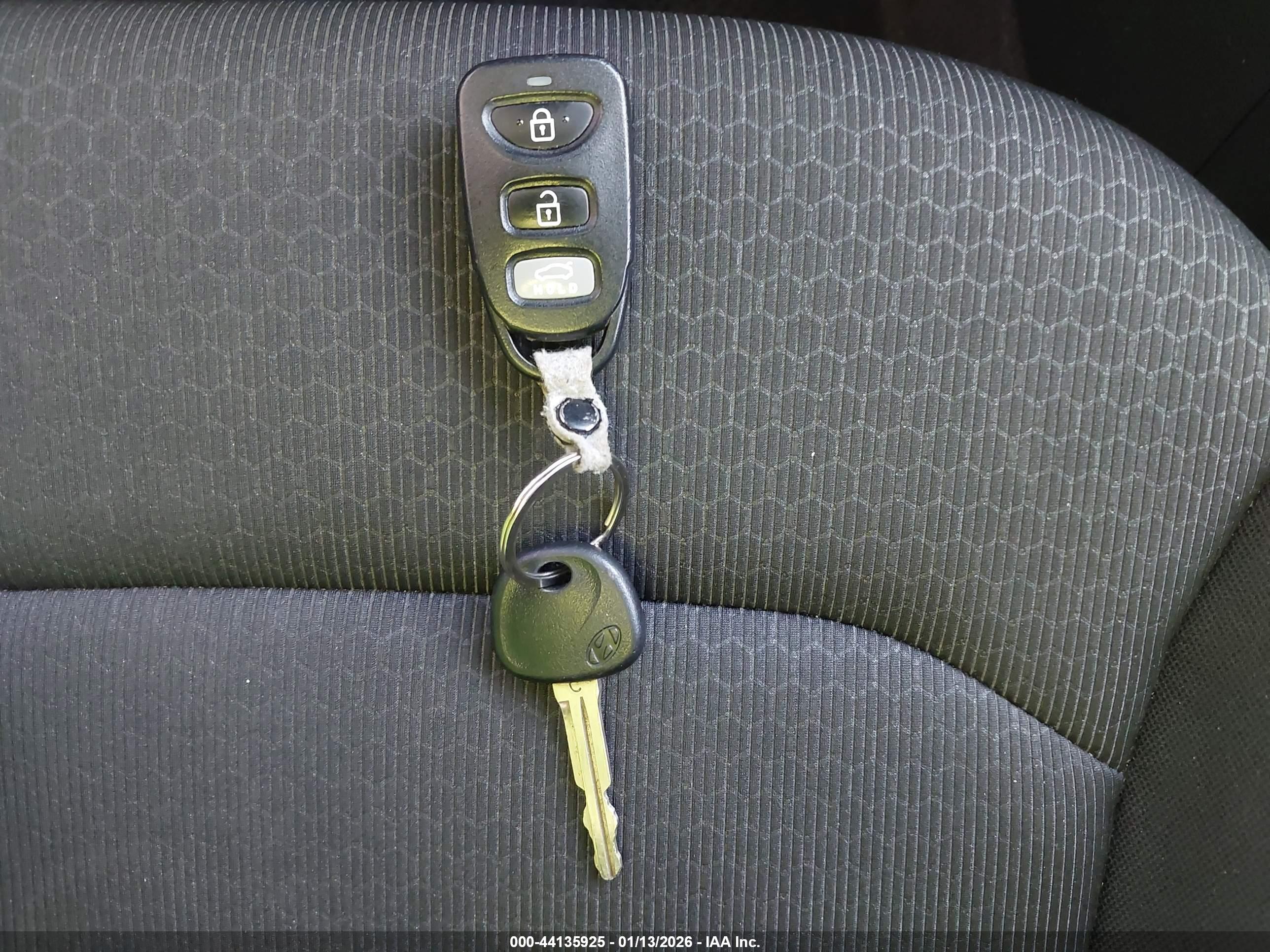 HYUNDAI ELANTRA image 11