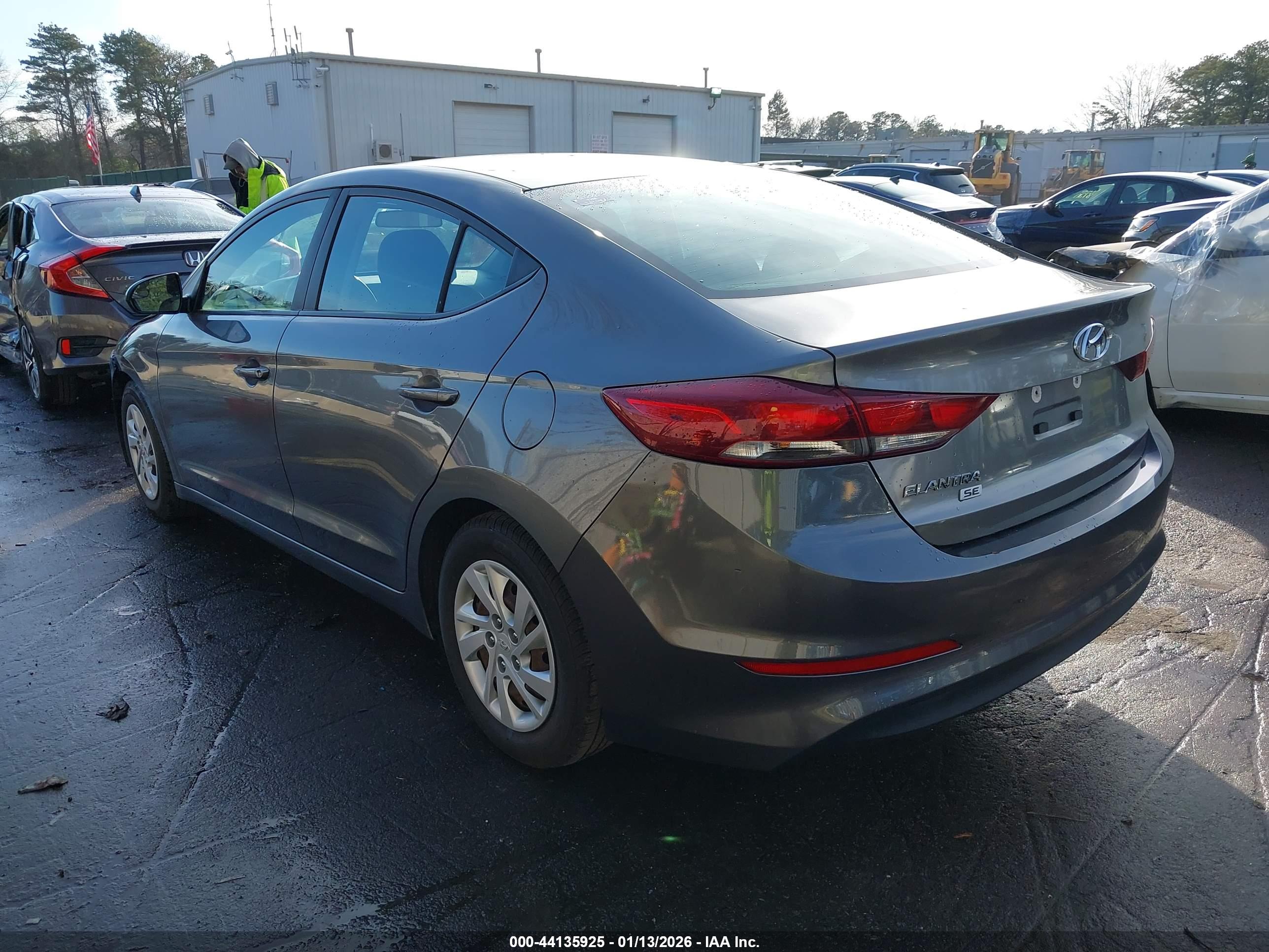 HYUNDAI ELANTRA image 3