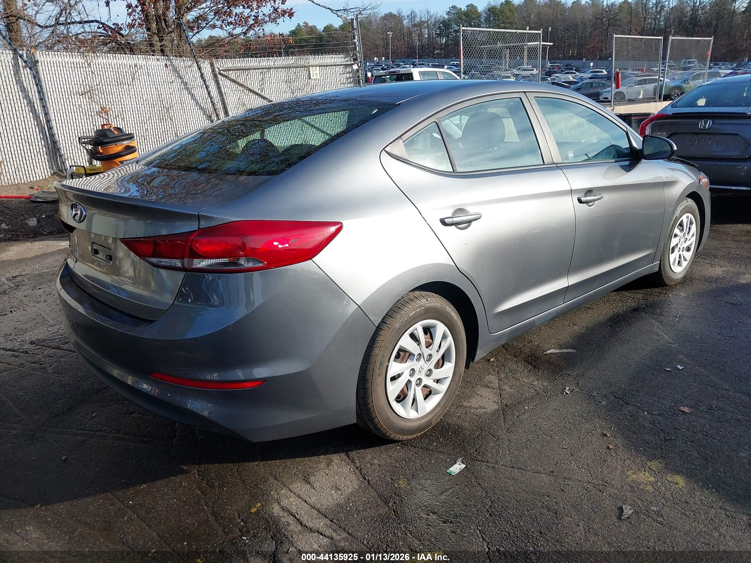 HYUNDAI ELANTRA image 4