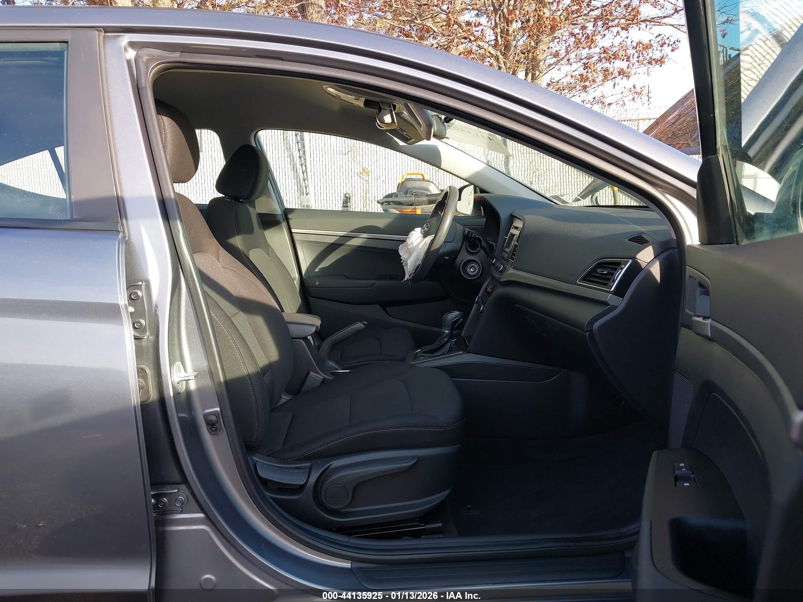 HYUNDAI ELANTRA image 5