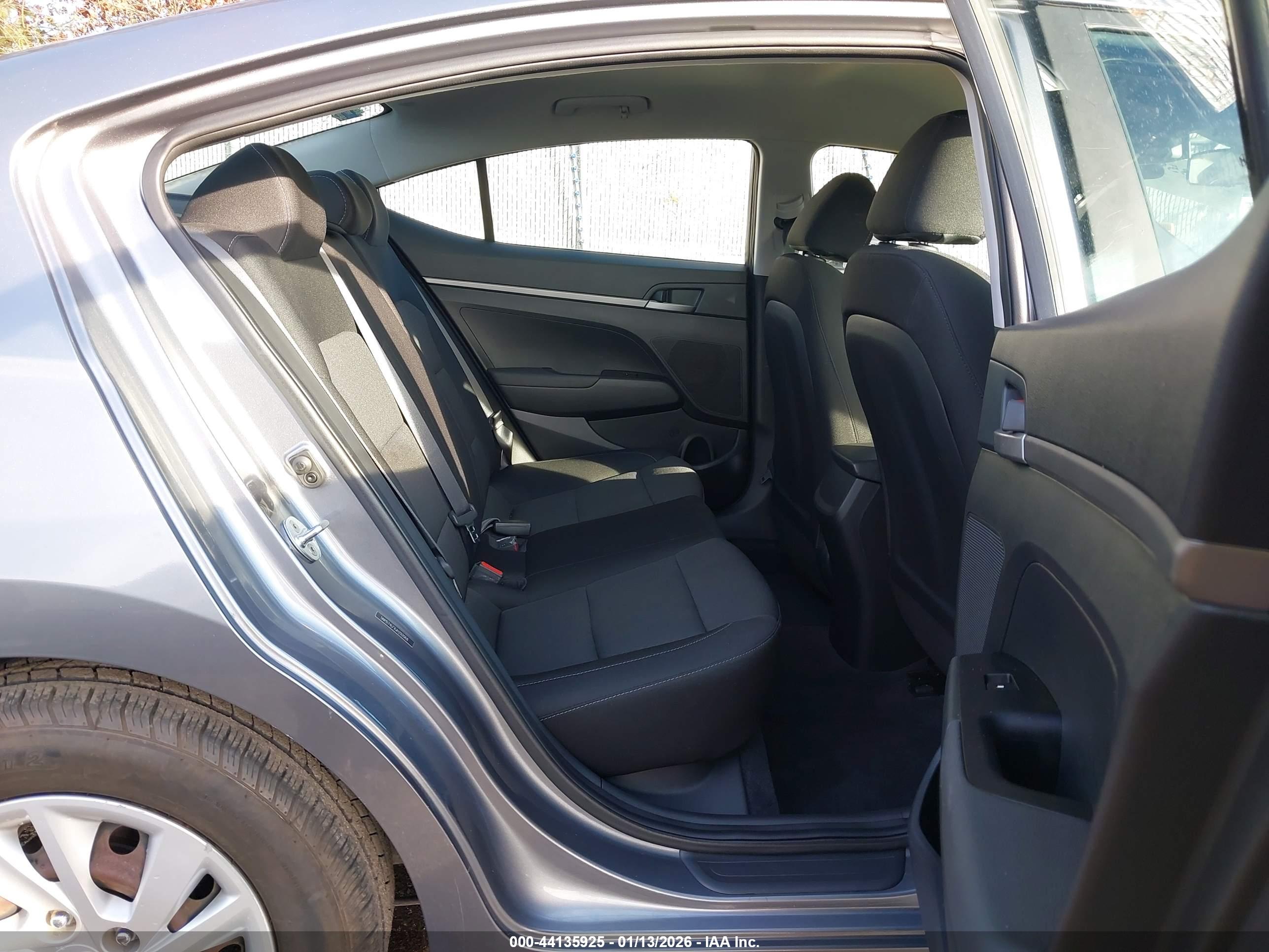 HYUNDAI ELANTRA image 8