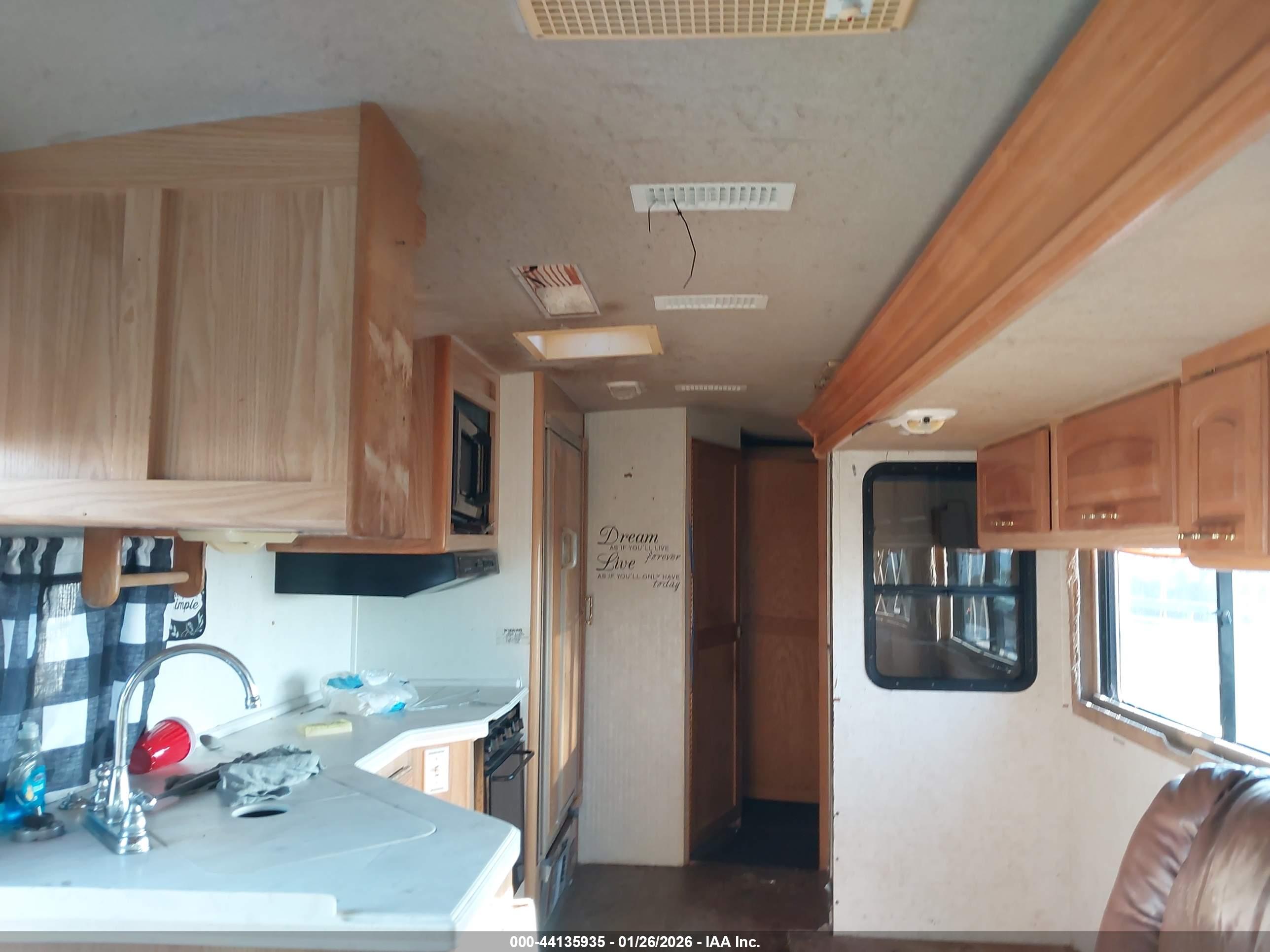 FORD F550 image 8