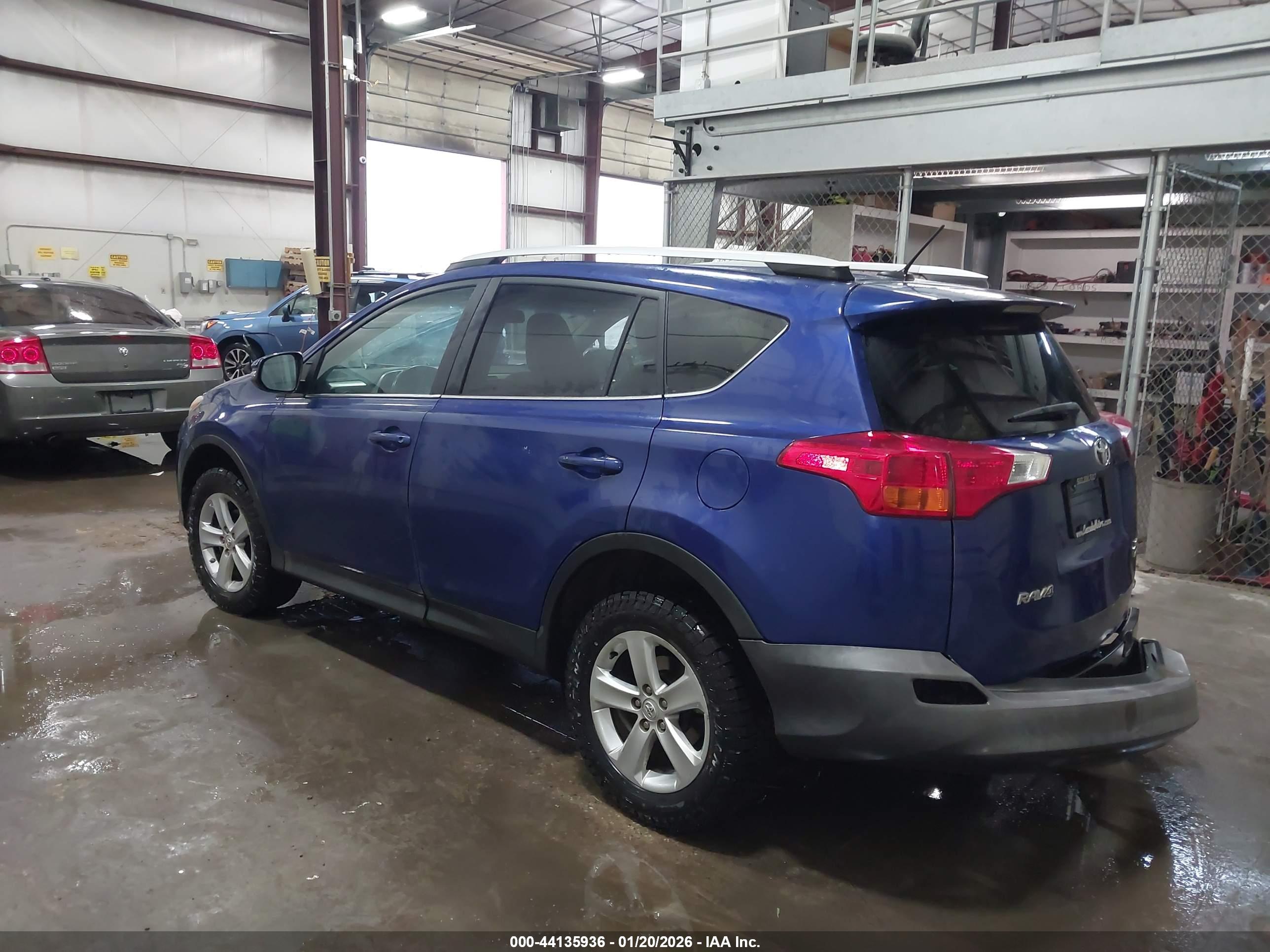TOYOTA RAV4 image 3