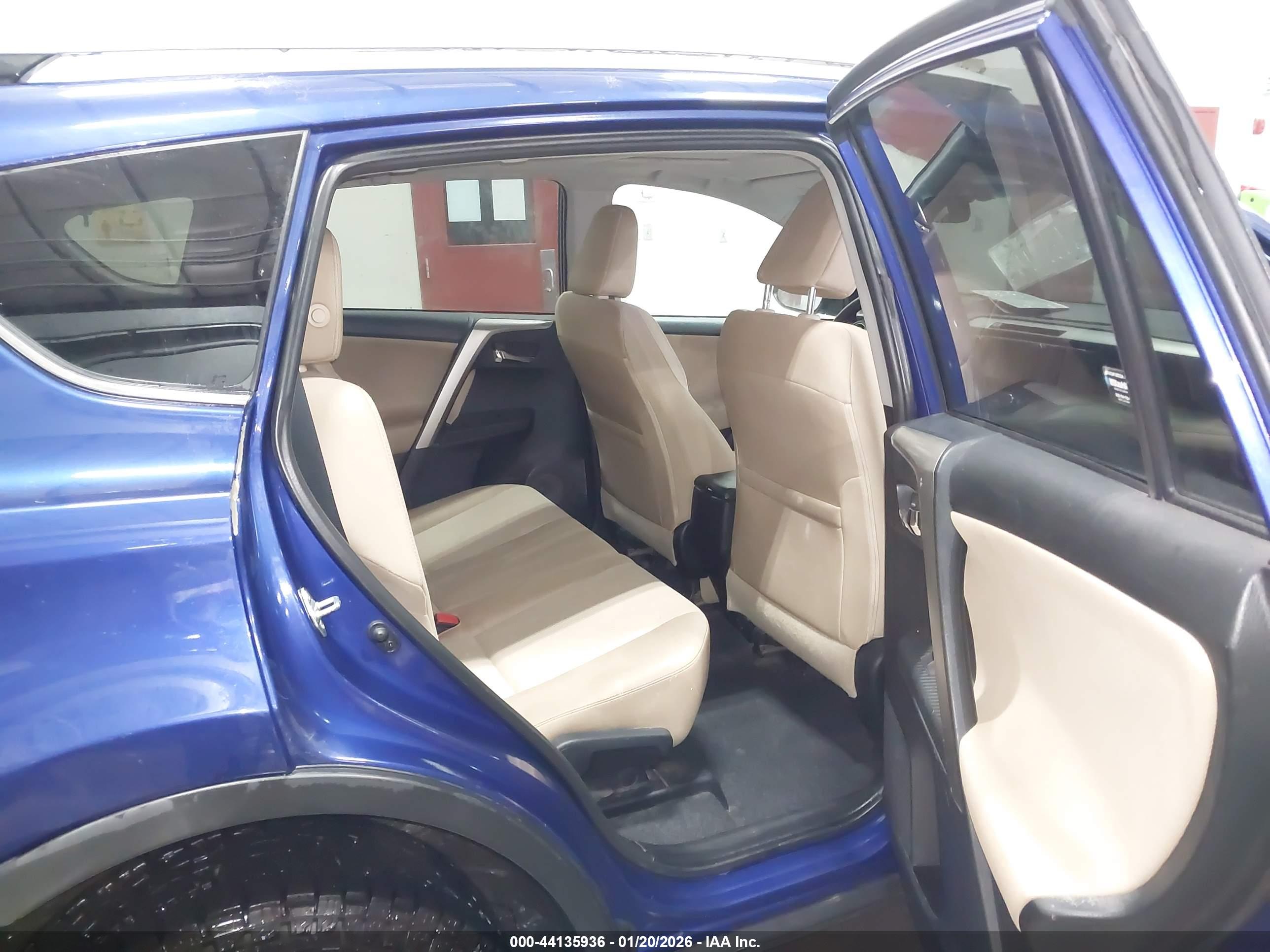 TOYOTA RAV4 image 8