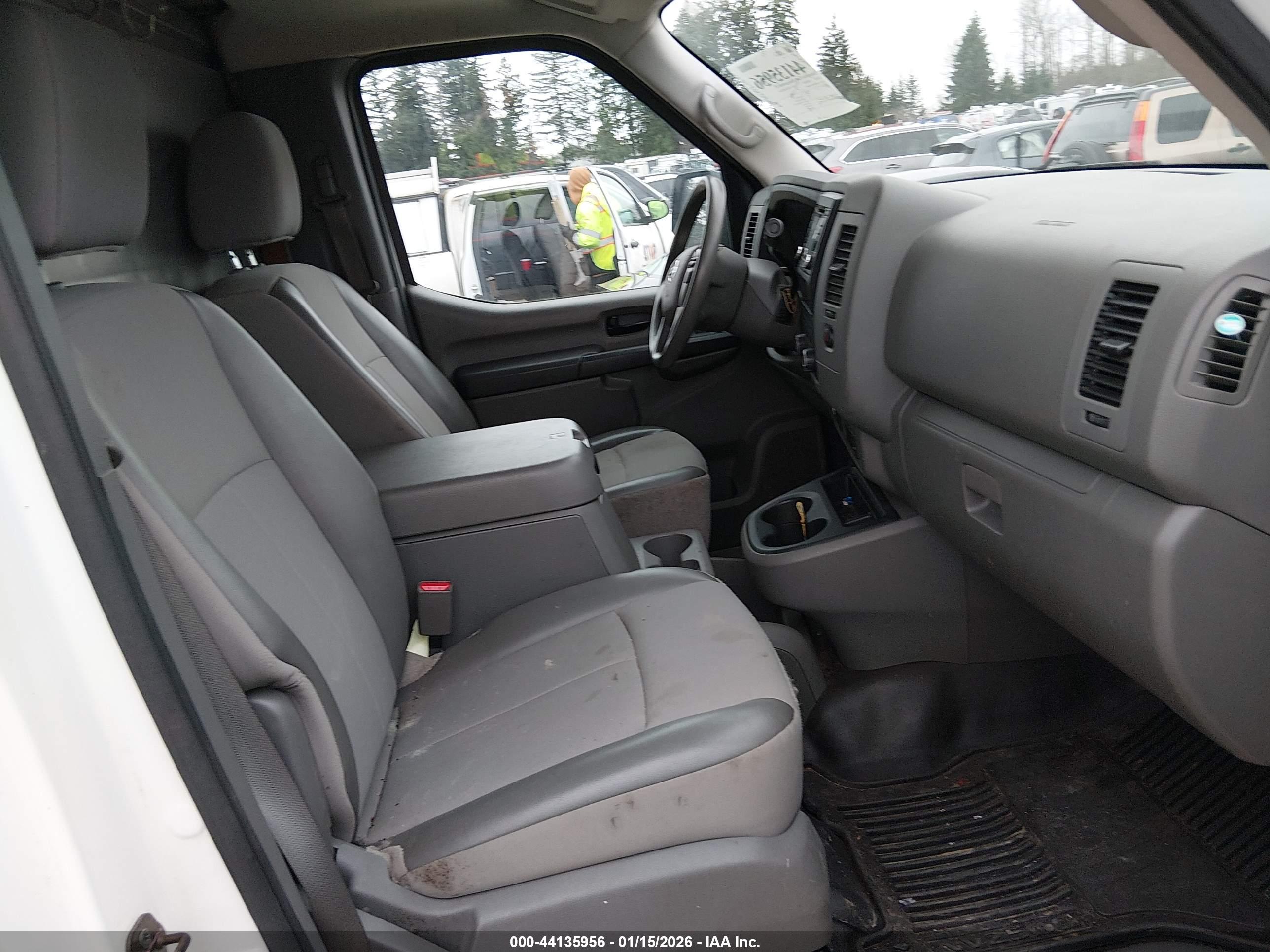 NISSAN NV image 5