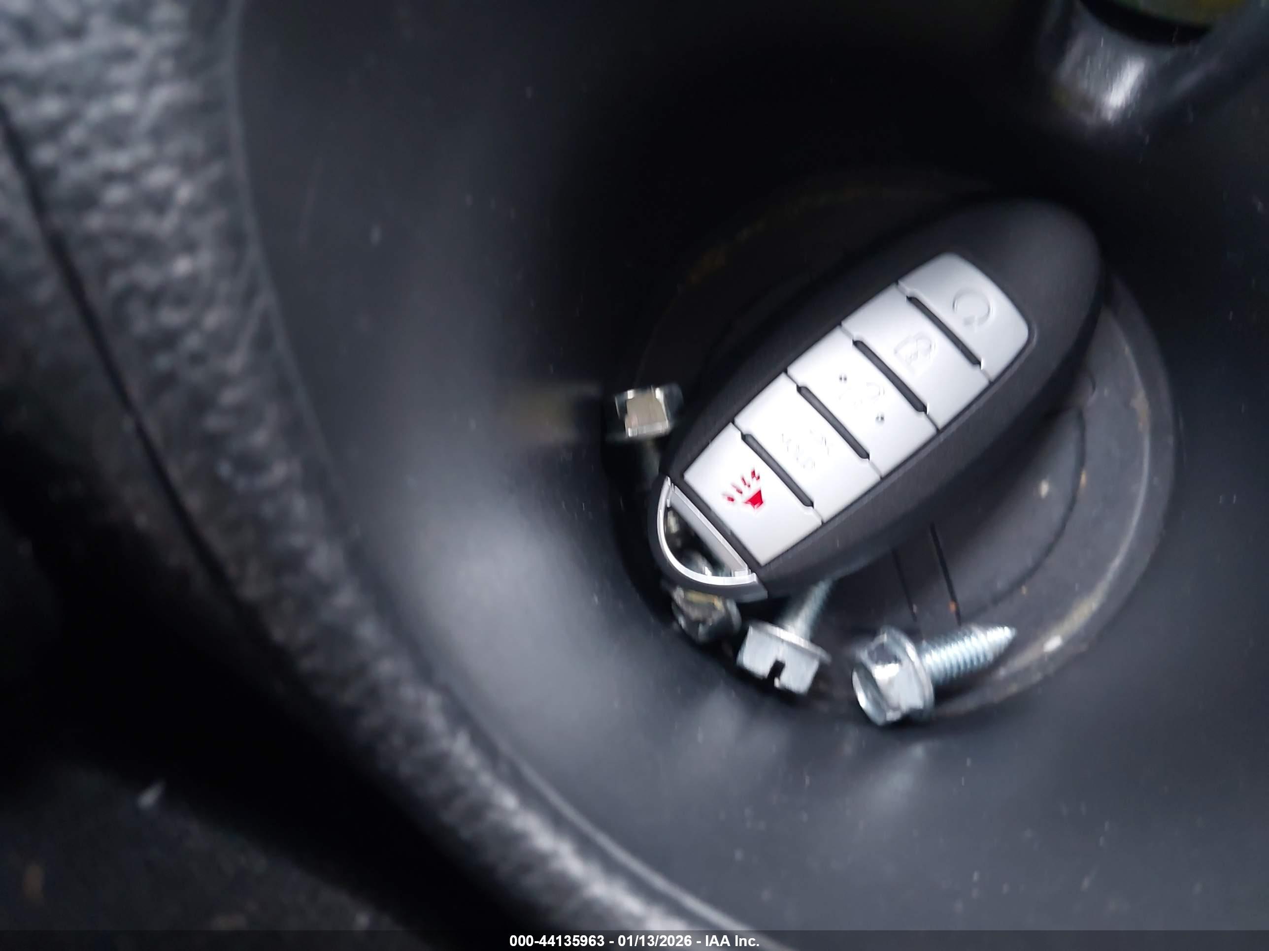 NISSAN ROGUE image 11