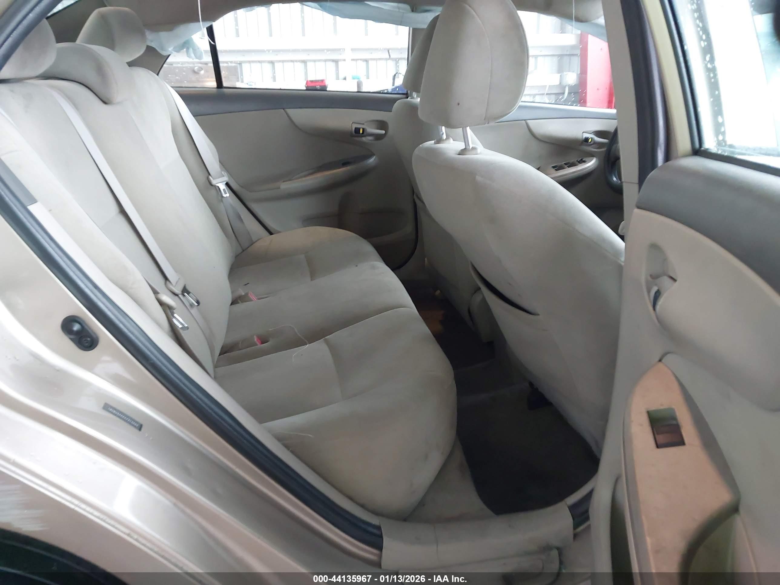 TOYOTA COROLLA image 8