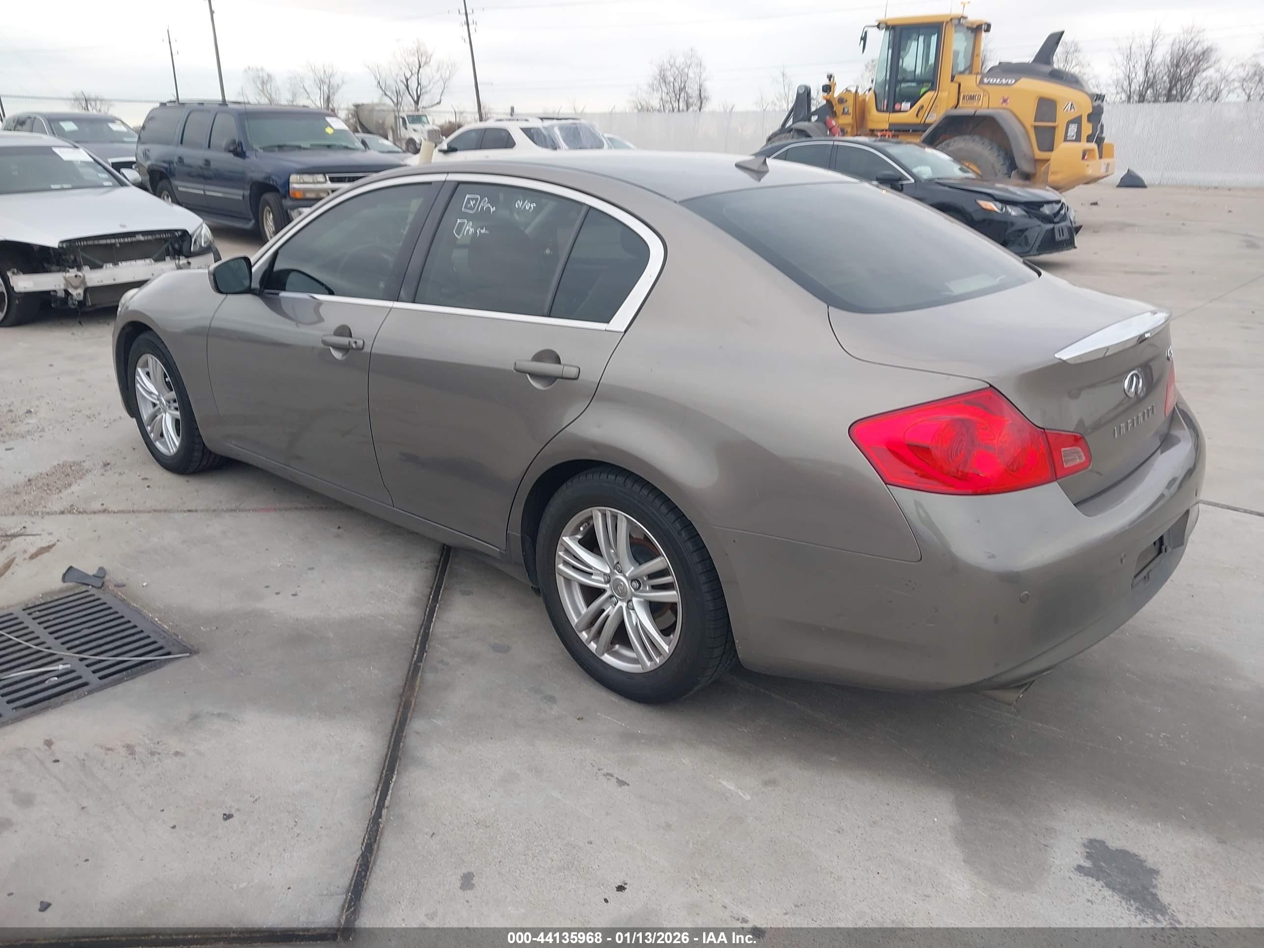 INFINITI G37 image 3