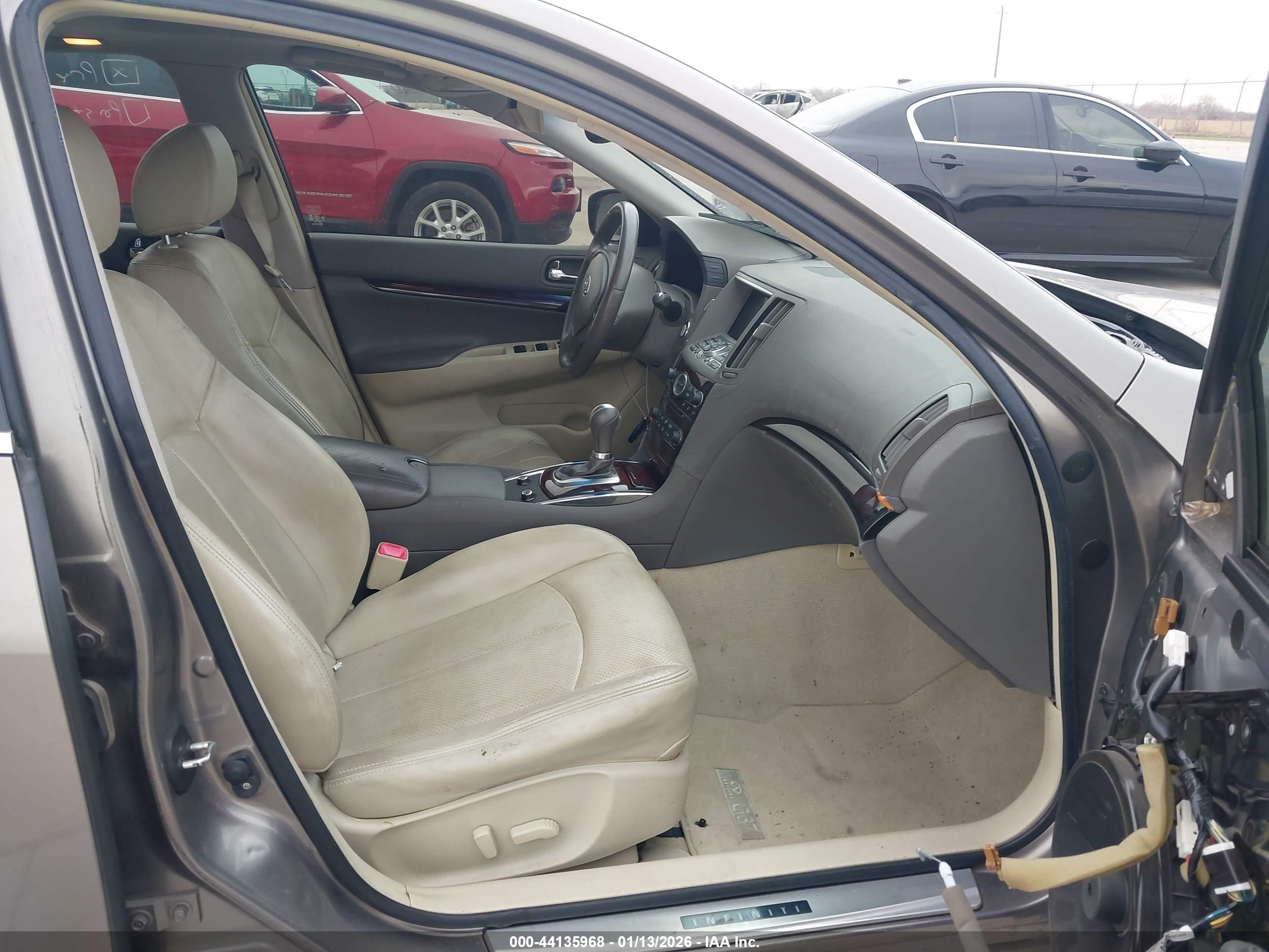 INFINITI G37 image 5