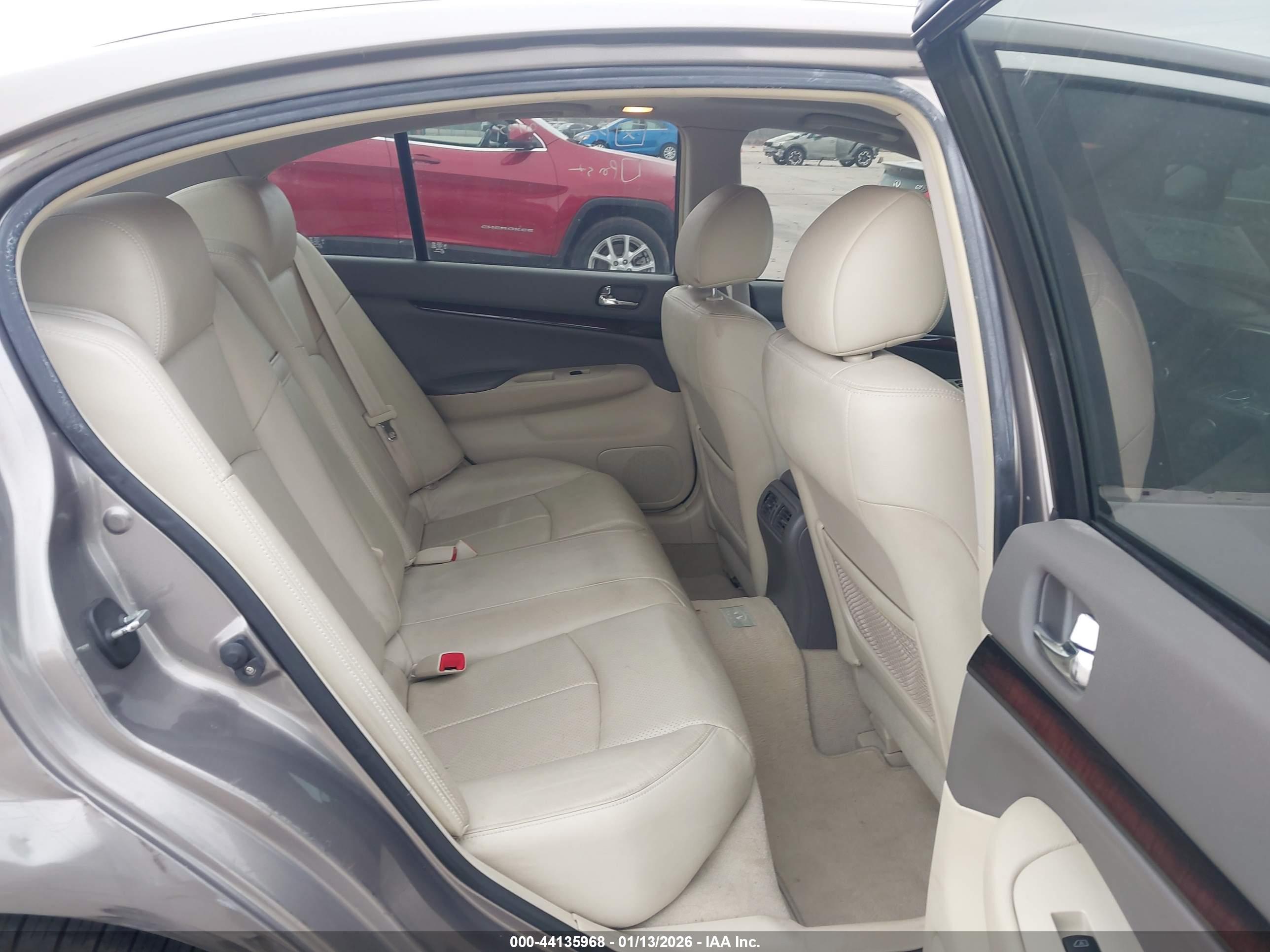INFINITI G37 image 8