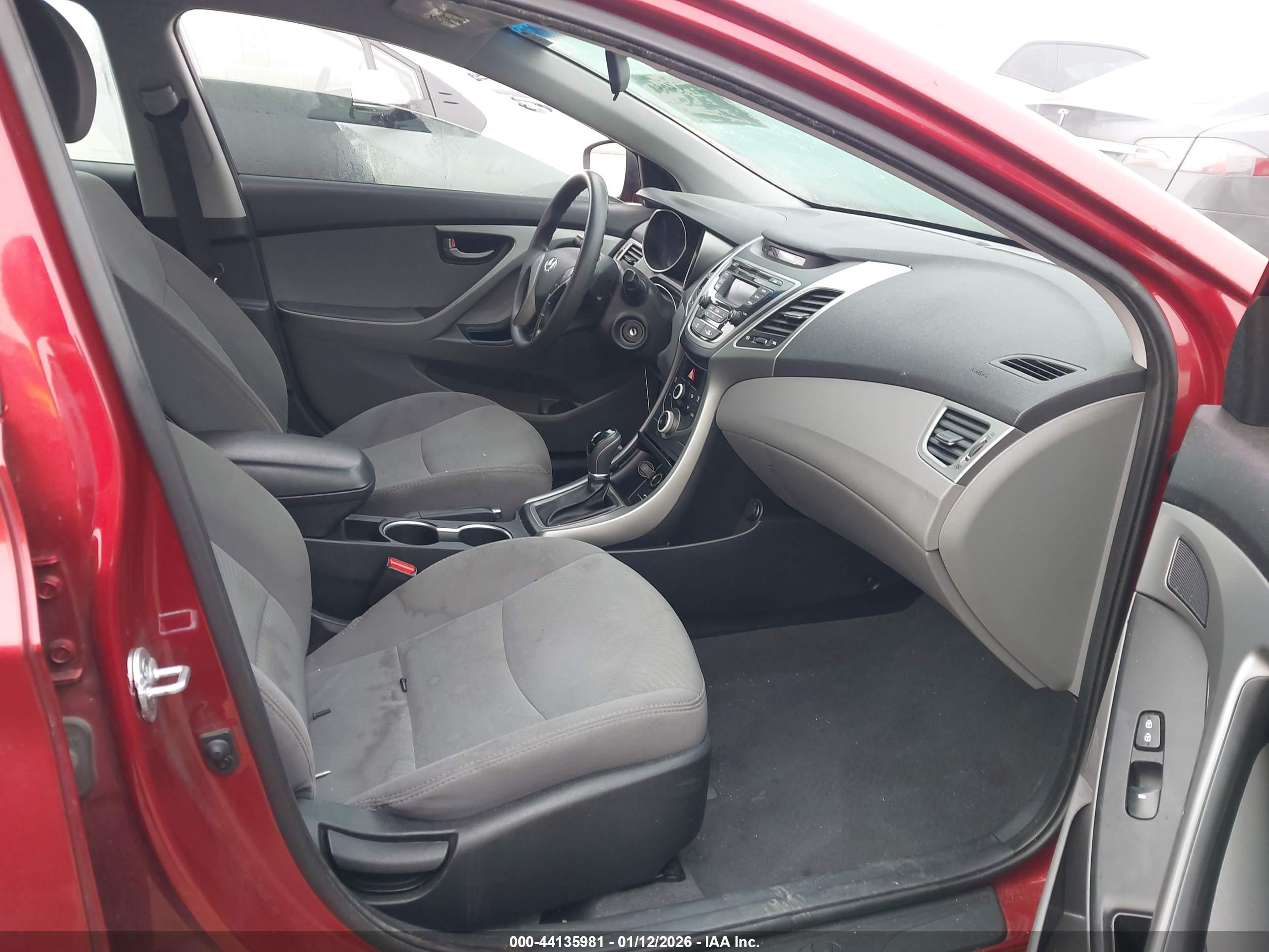 HYUNDAI ELANTRA image 5