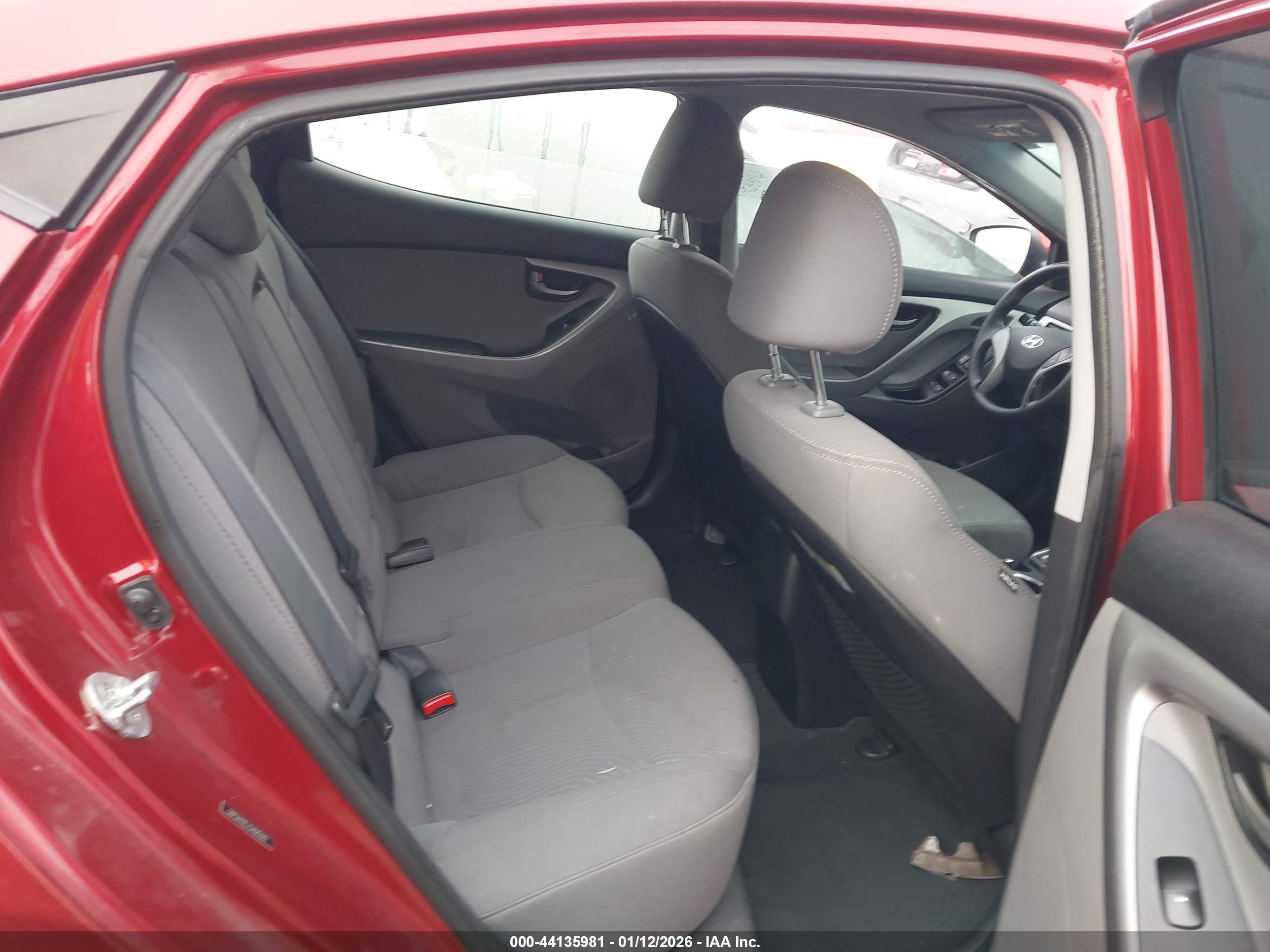 HYUNDAI ELANTRA image 8