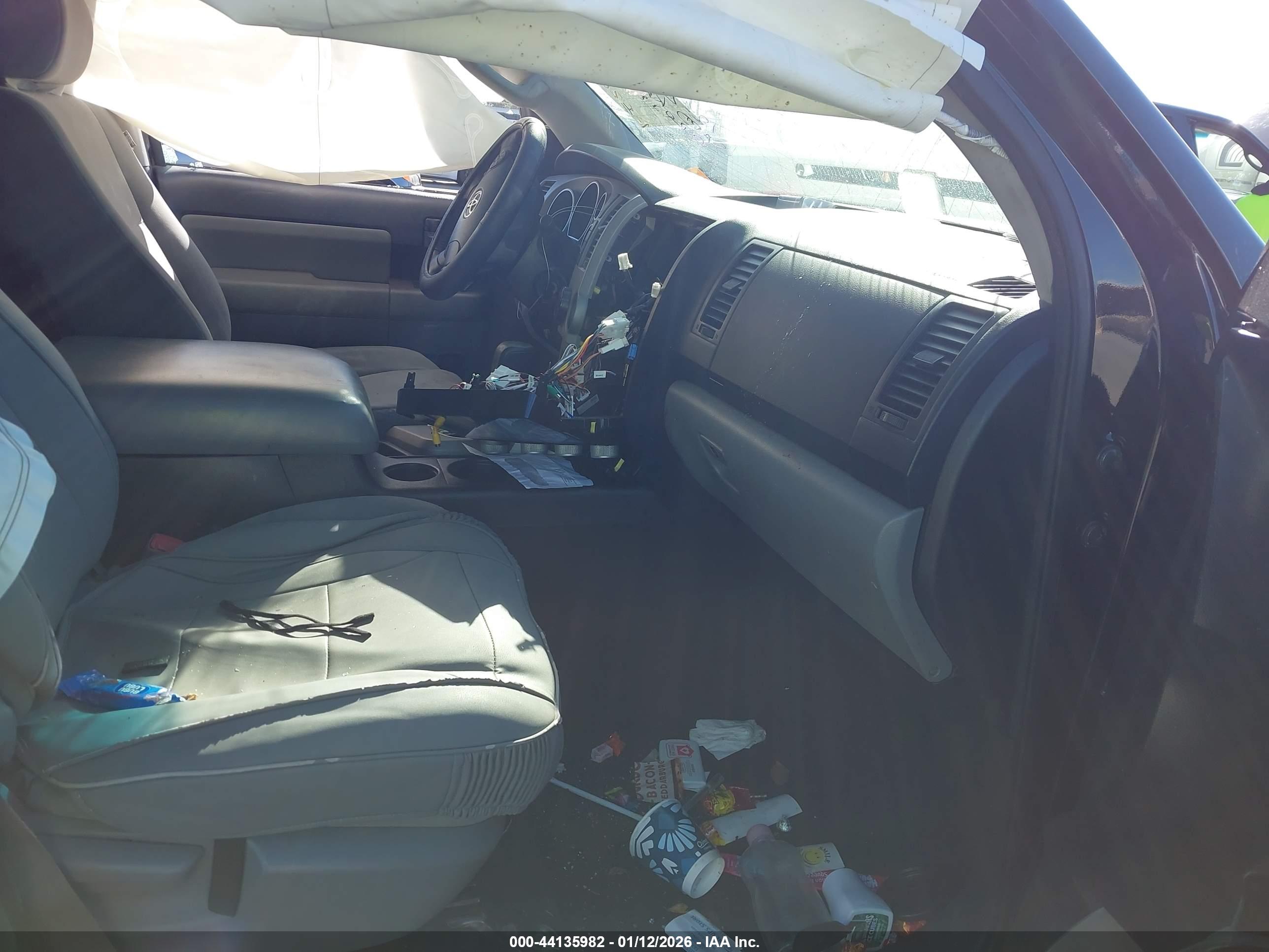TOYOTA SEQUOIA image 5