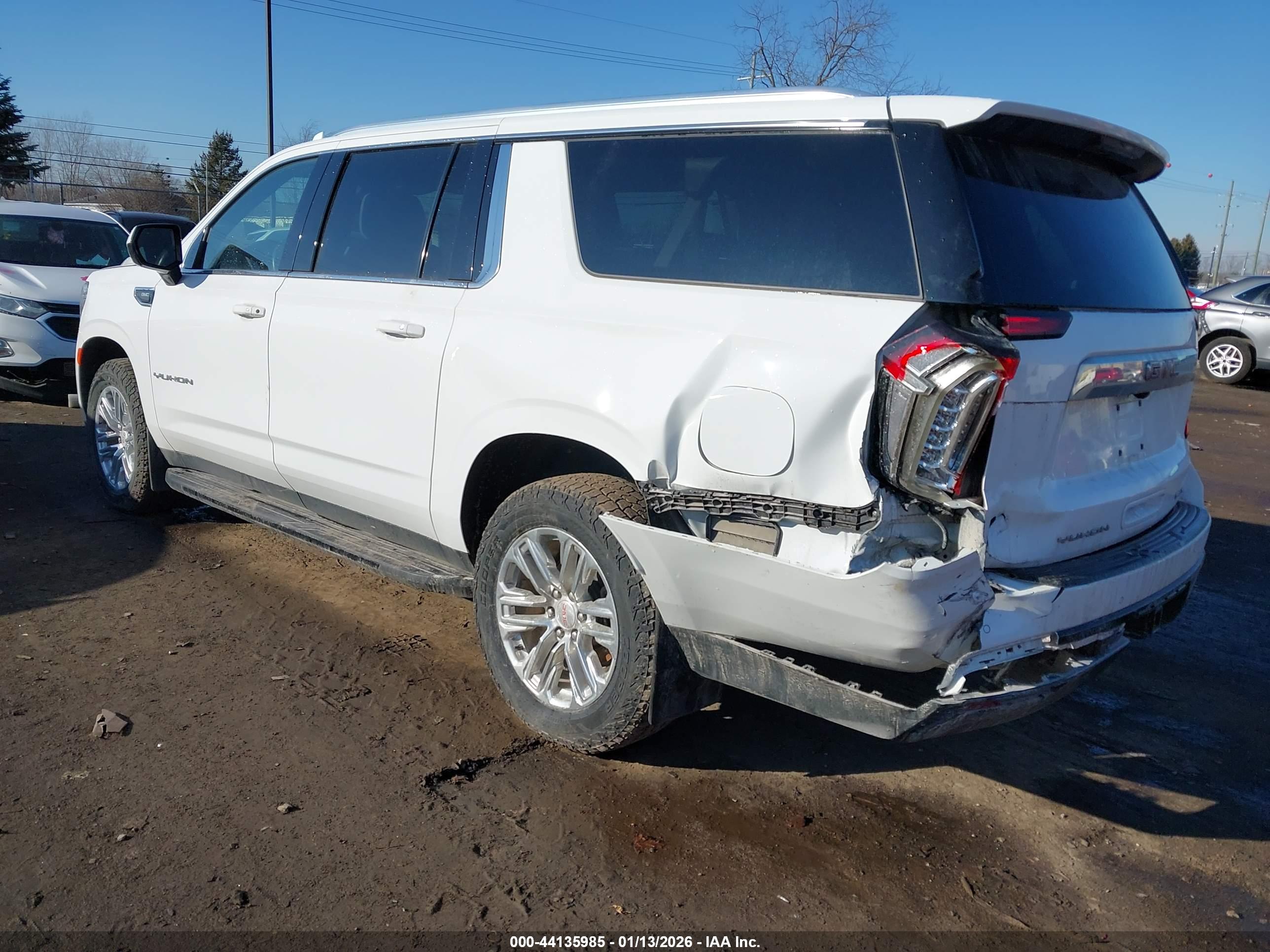 GMC YUKON image 3
