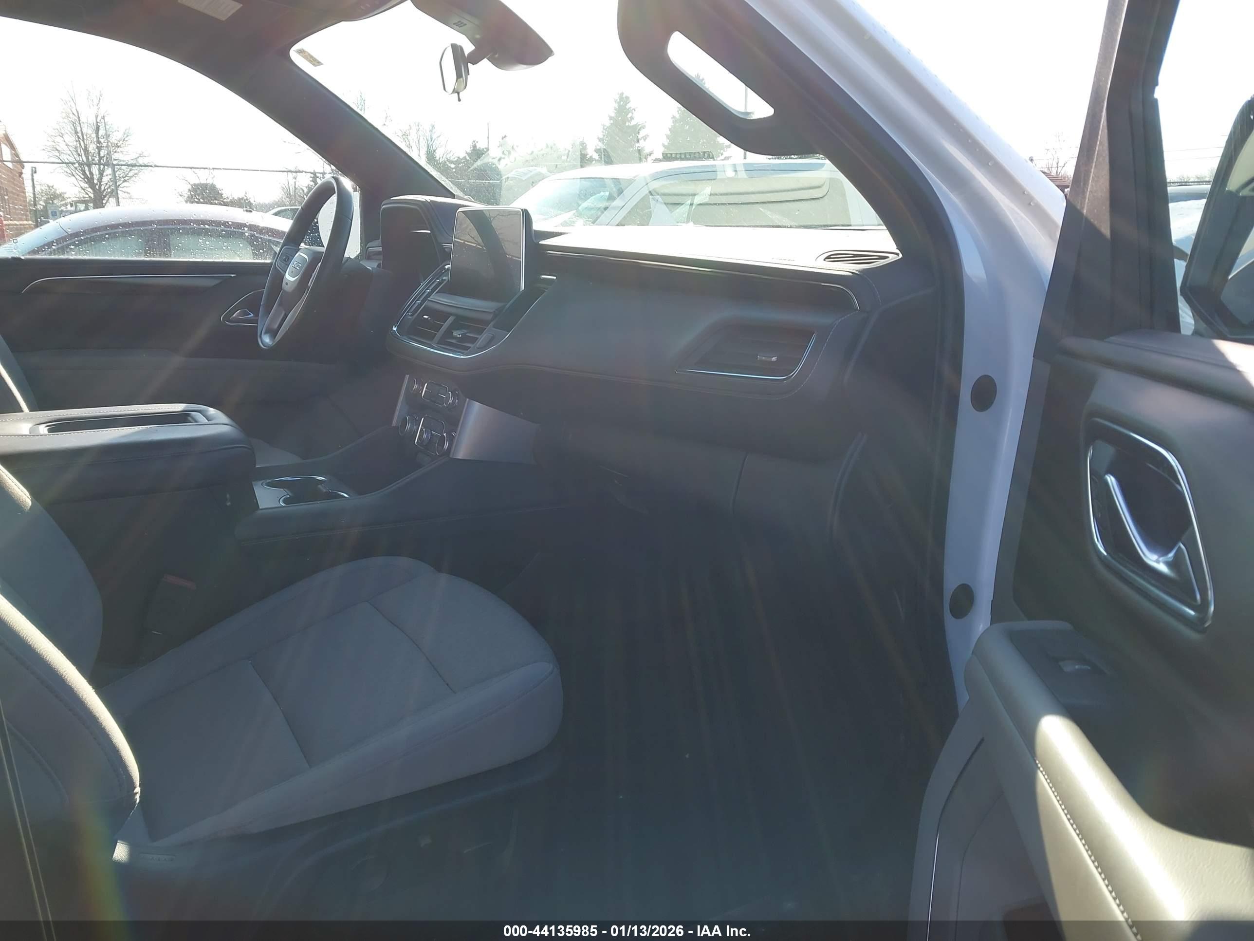 GMC YUKON image 5