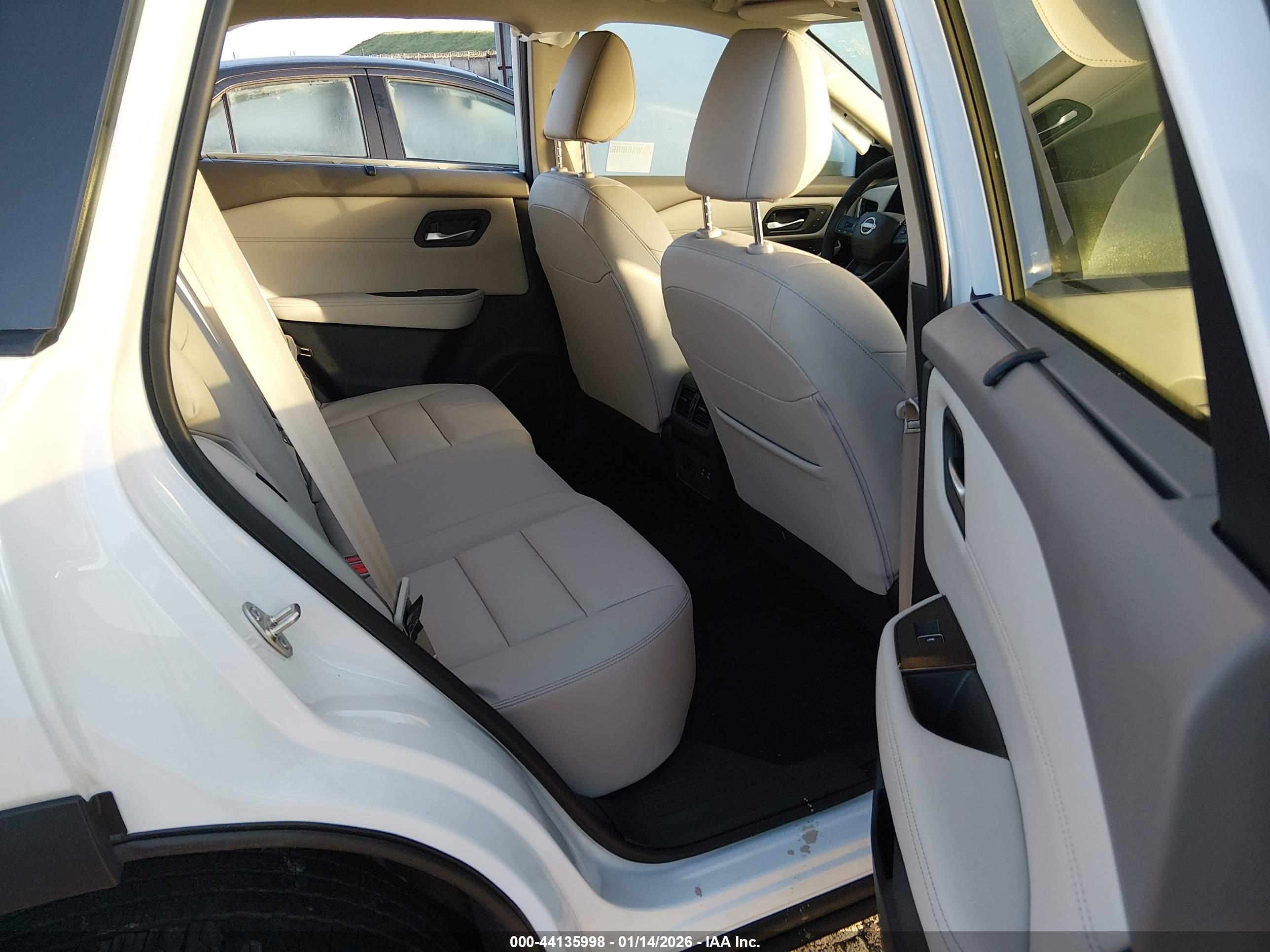NISSAN ROGUE image 8