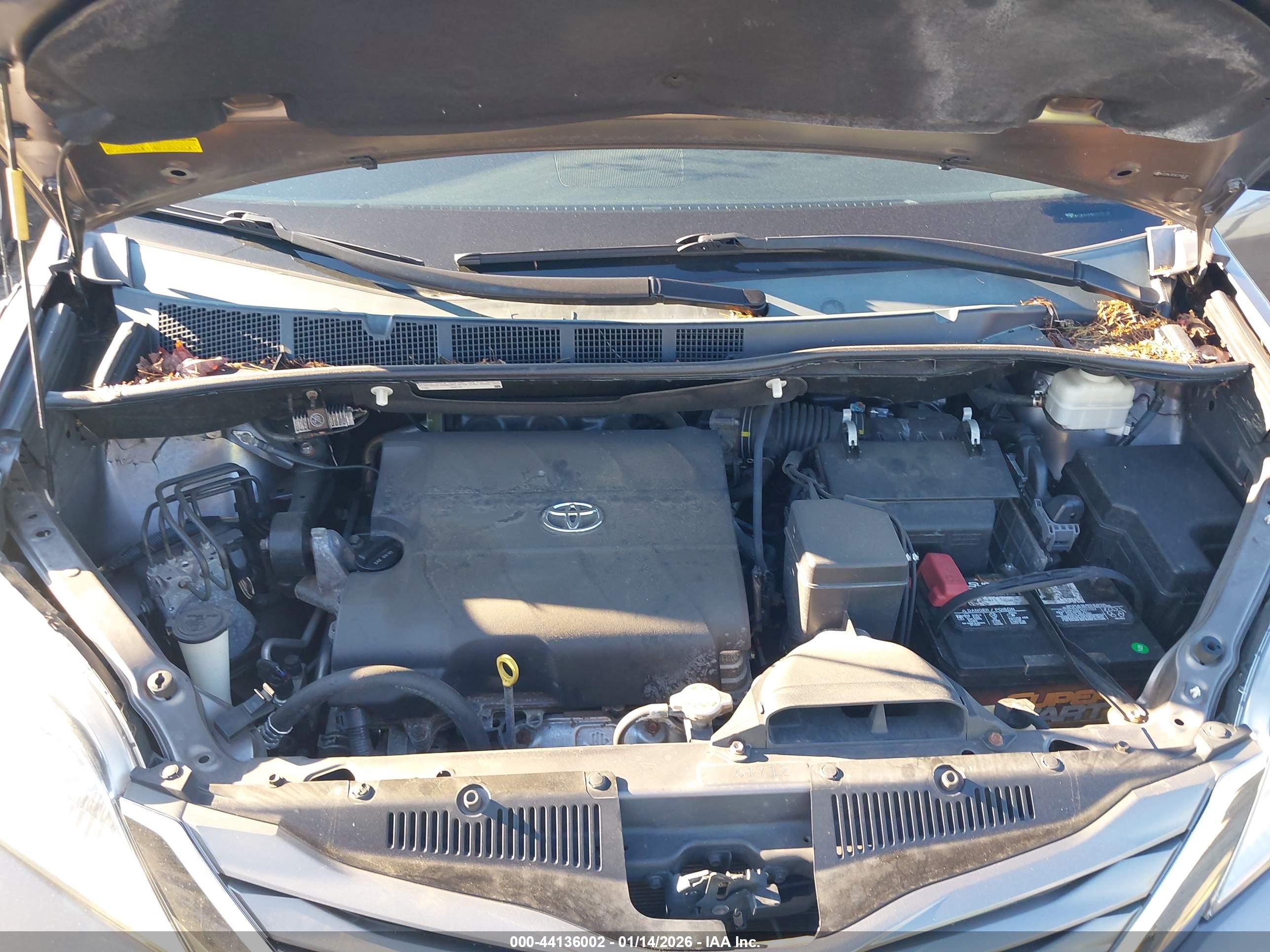 TOYOTA SIENNA image 10