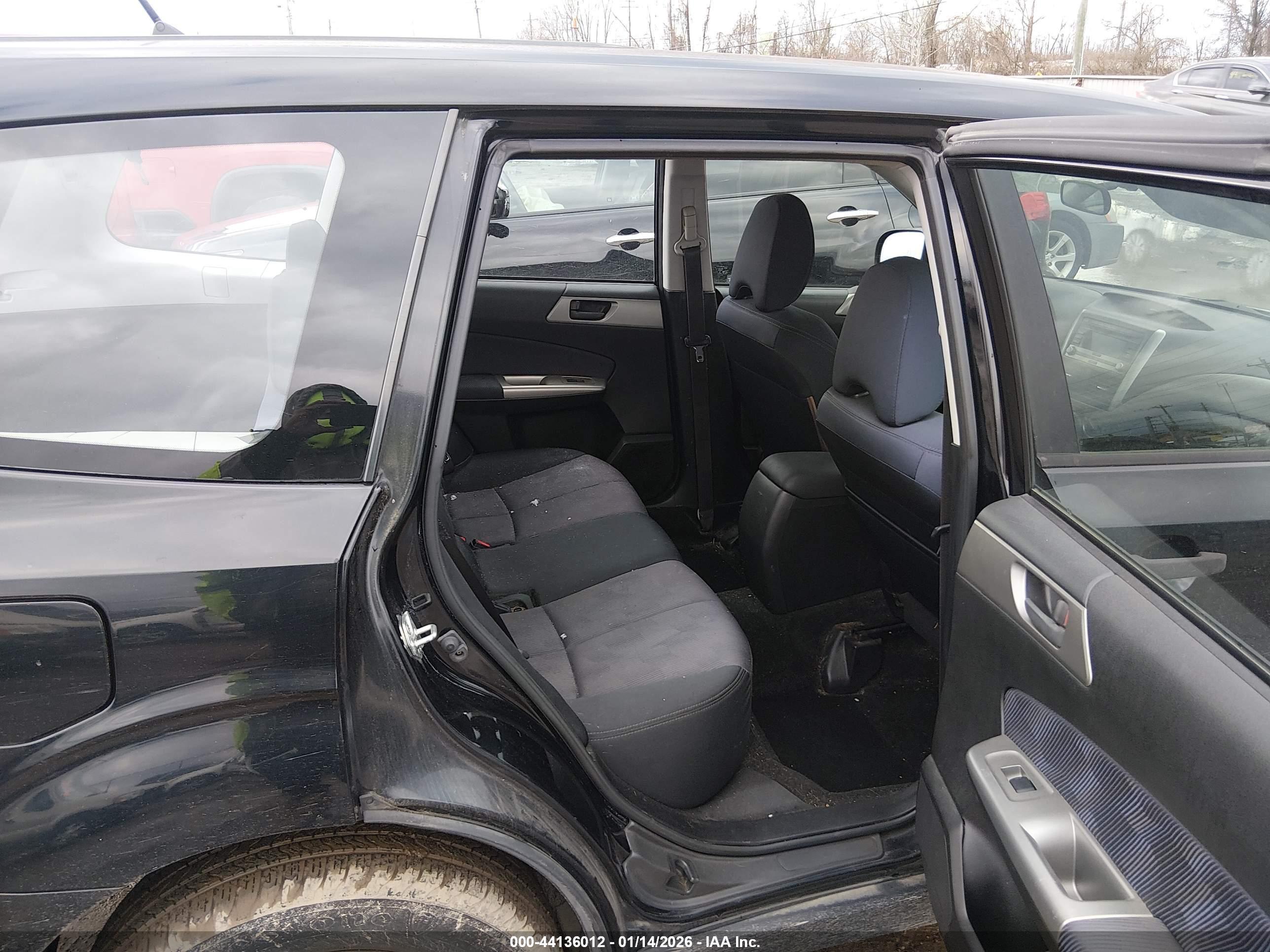 SUBARU FORESTER image 8