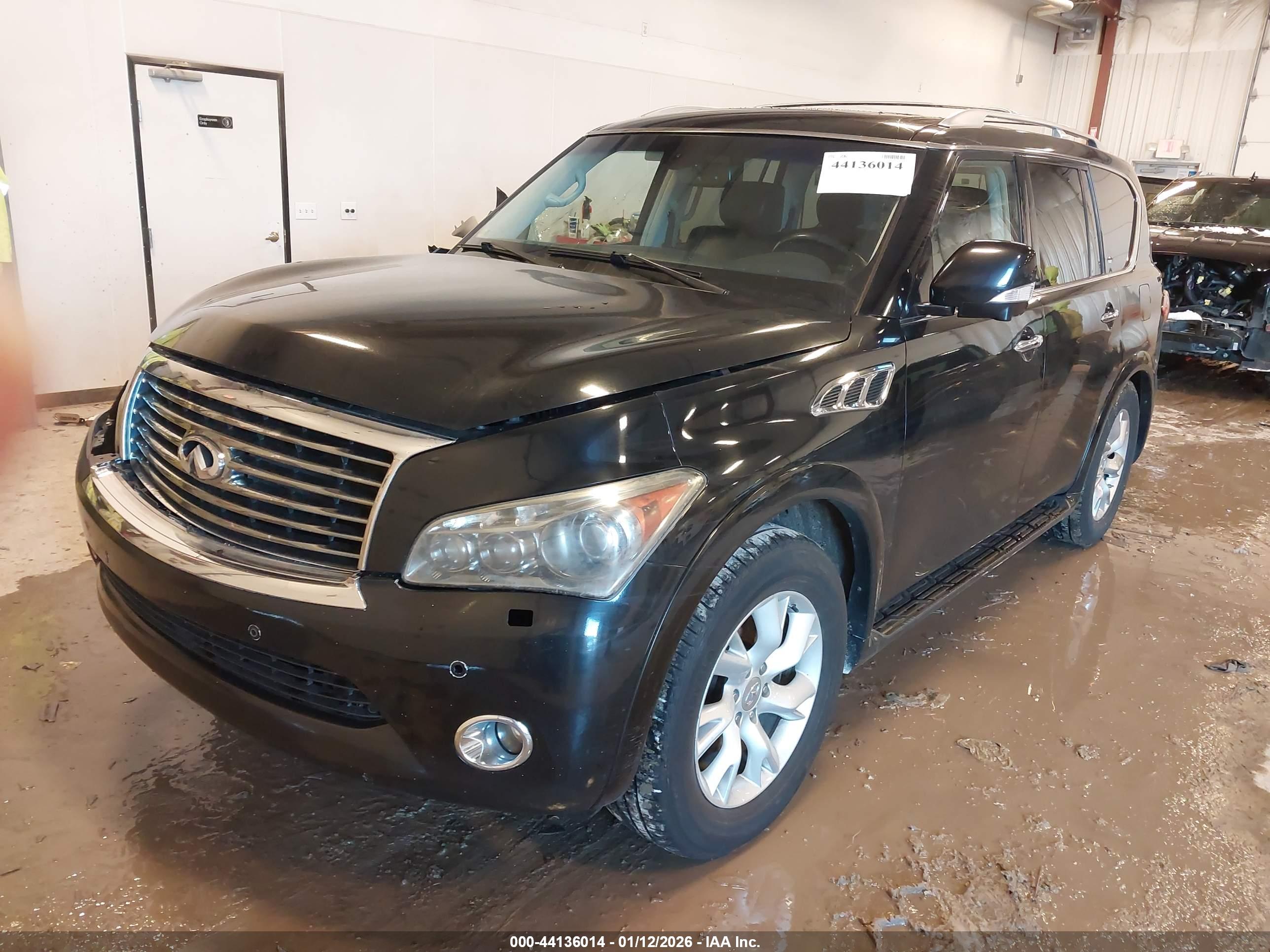 INFINITI QX56 image 2