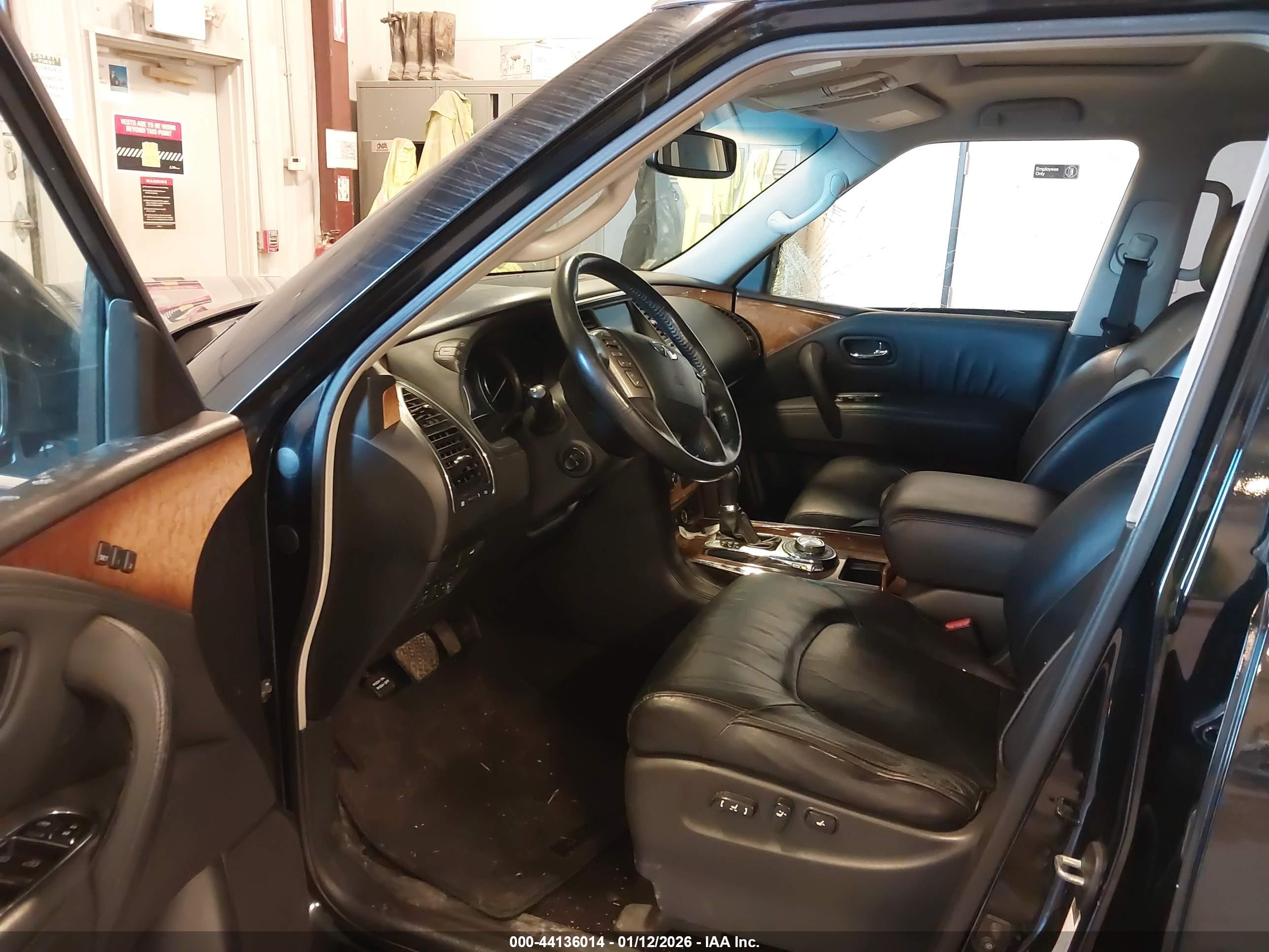 INFINITI QX56 image 5