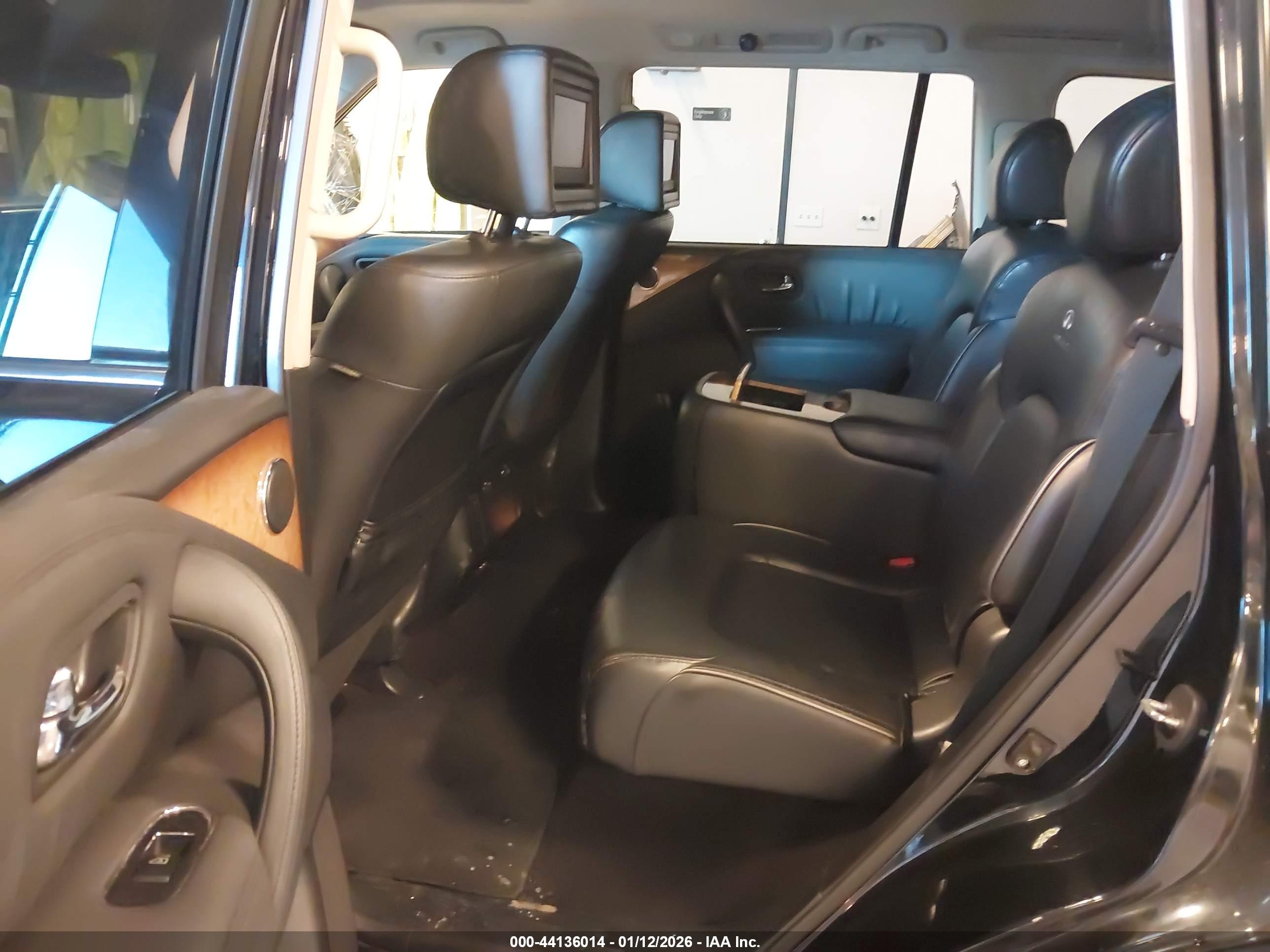 INFINITI QX56 image 8