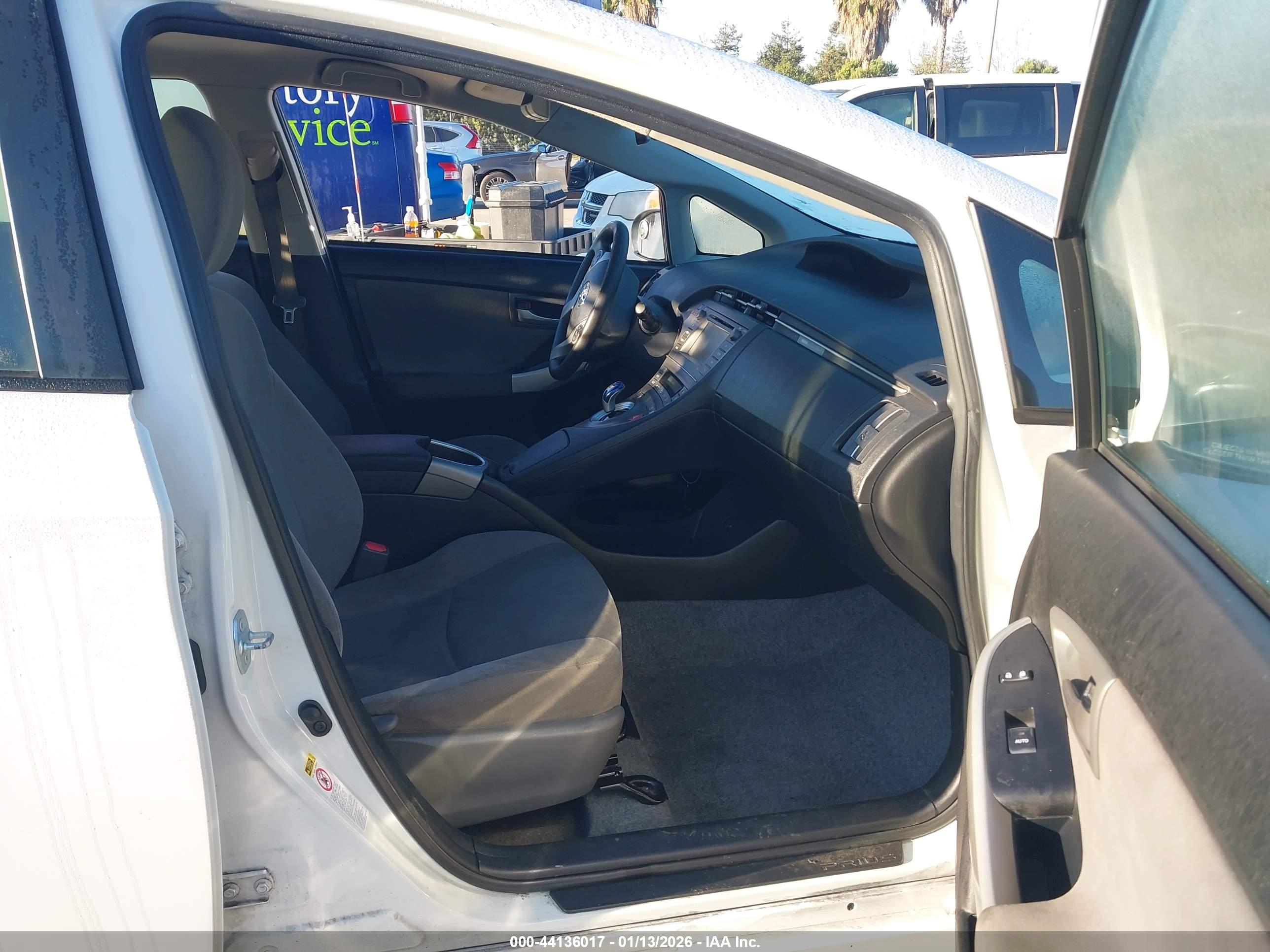 TOYOTA PRIUS image 5