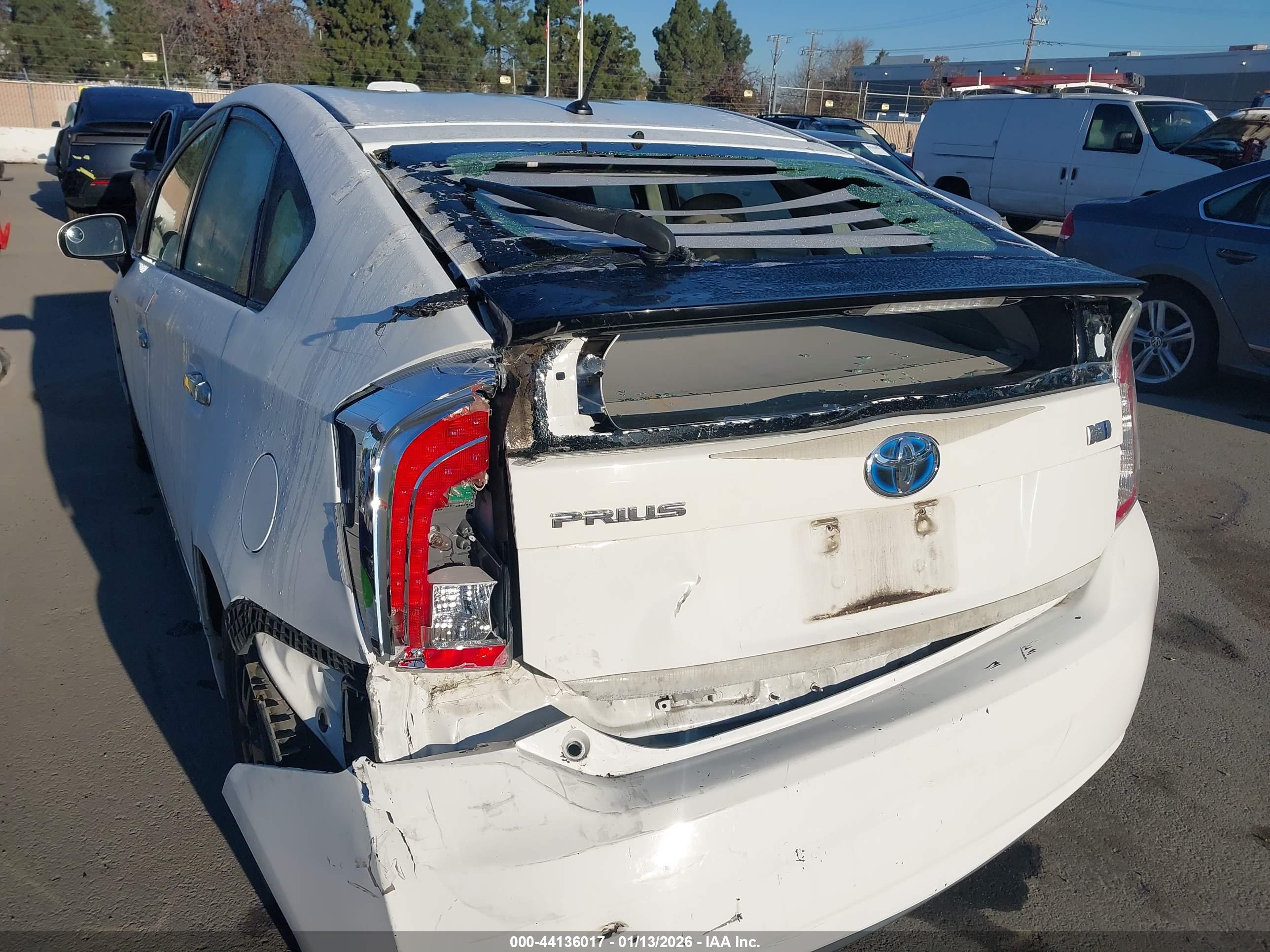 TOYOTA PRIUS image 6