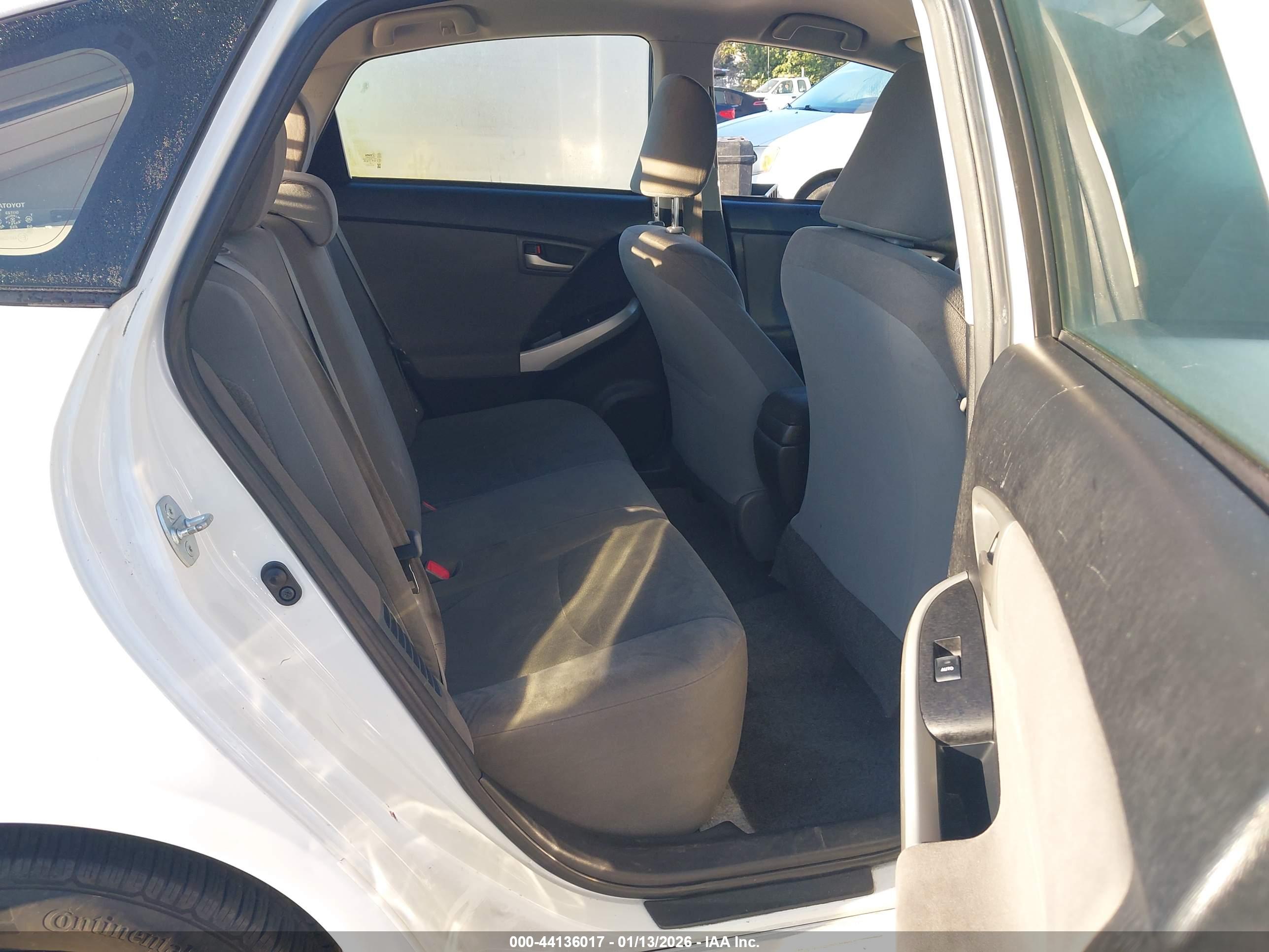 TOYOTA PRIUS image 8