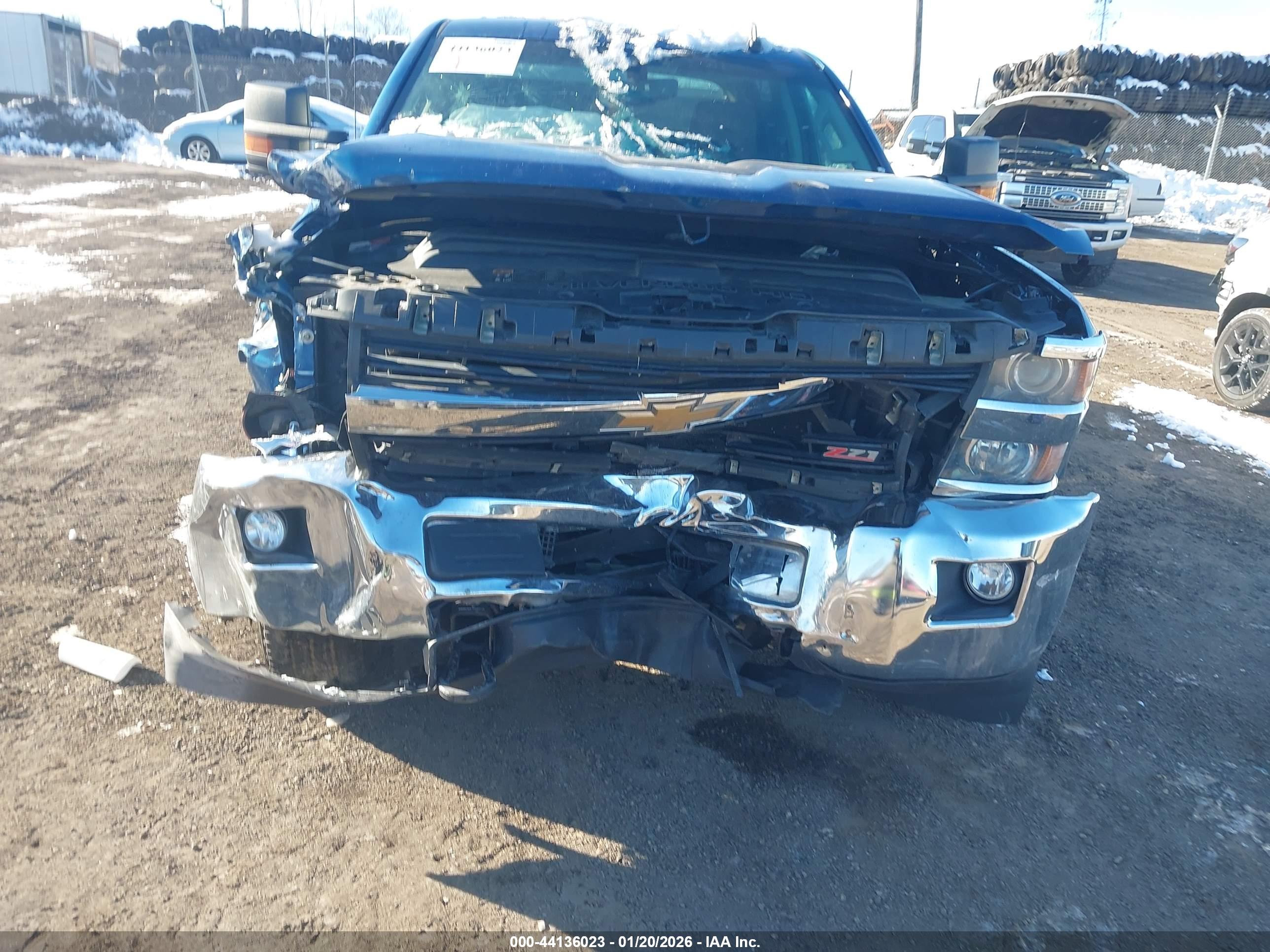 CHEVROLET SILVERADO image 6