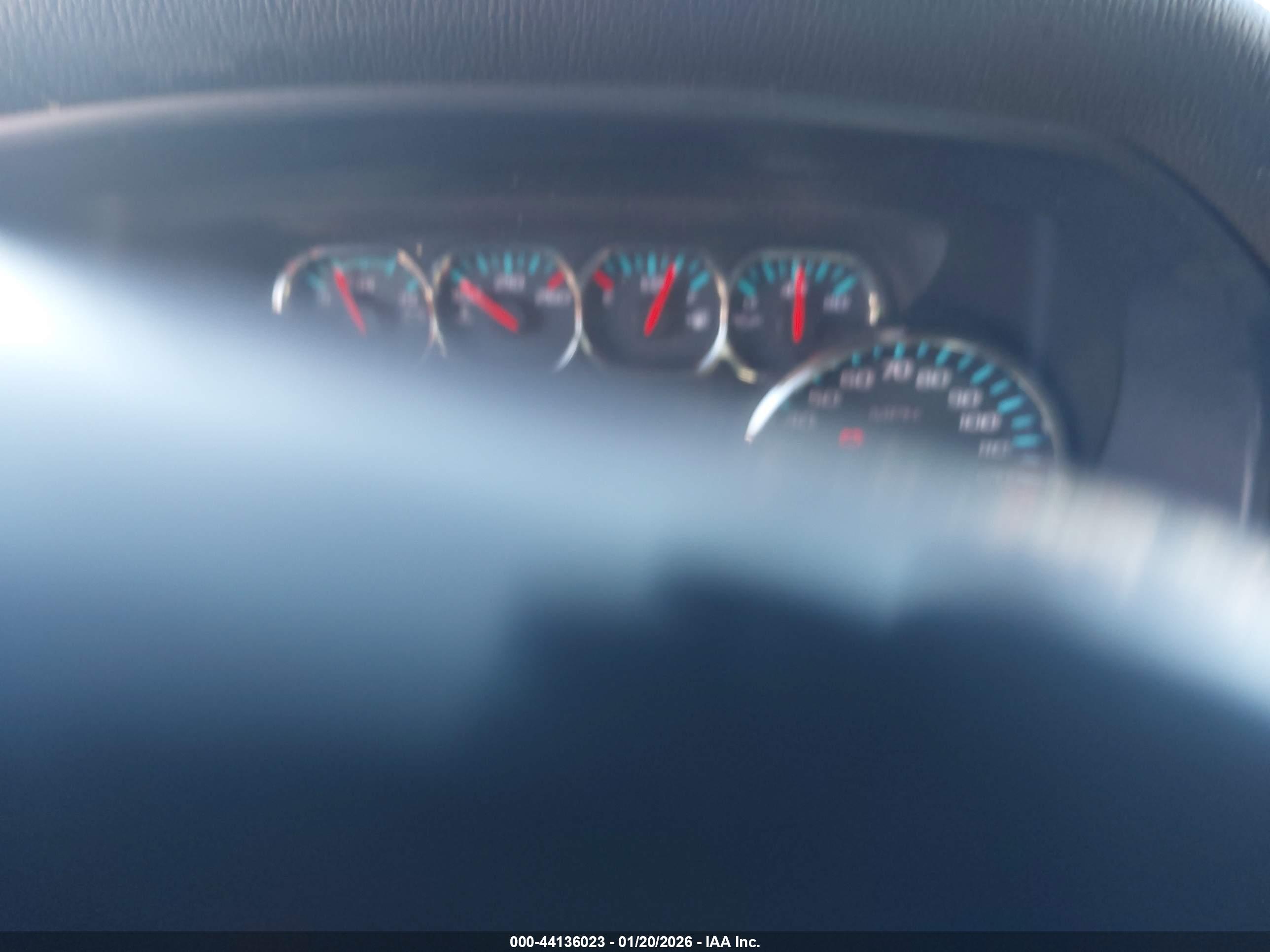 CHEVROLET SILVERADO image 7