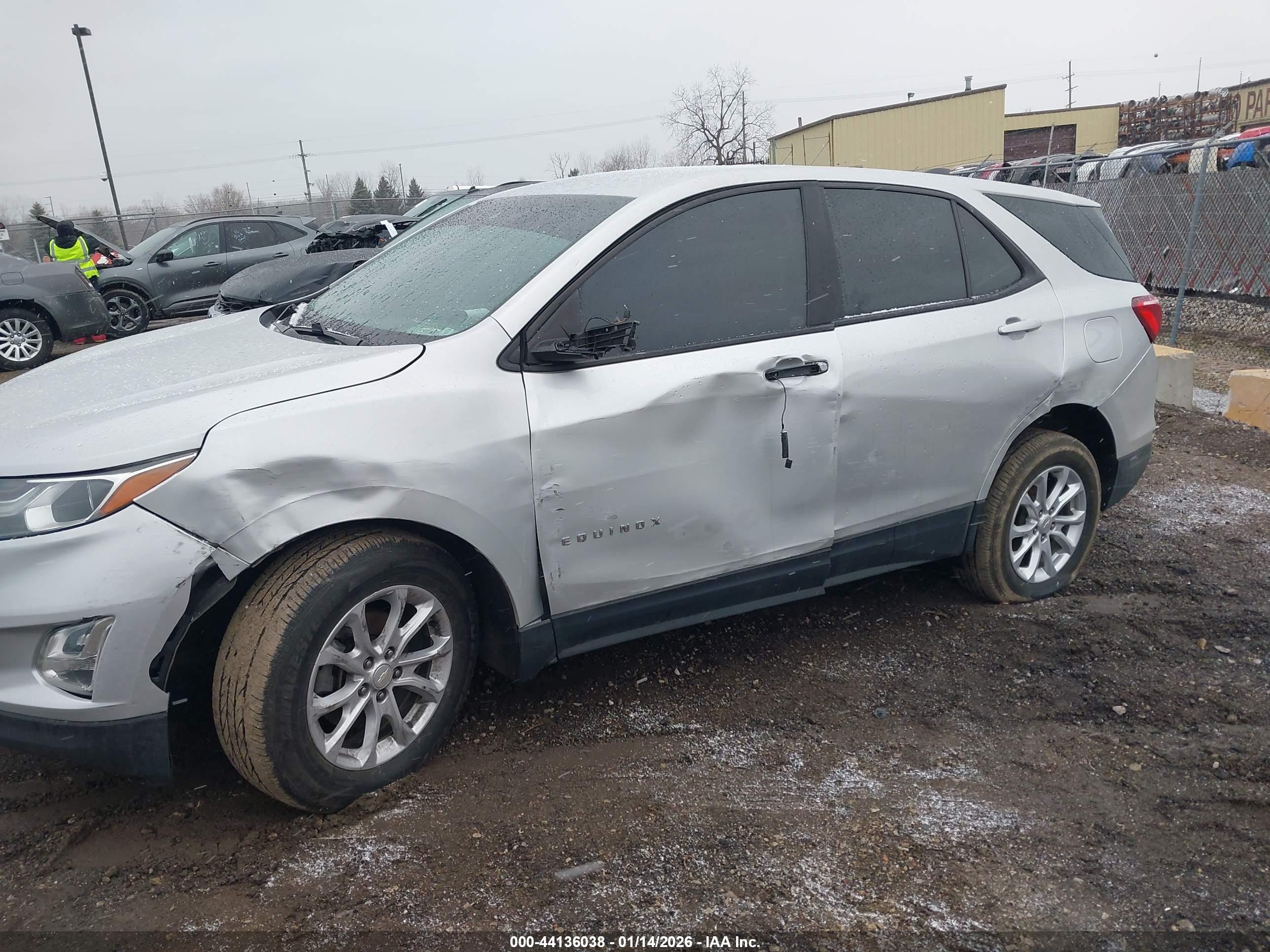 CHEVROLET EQUINOX image 6