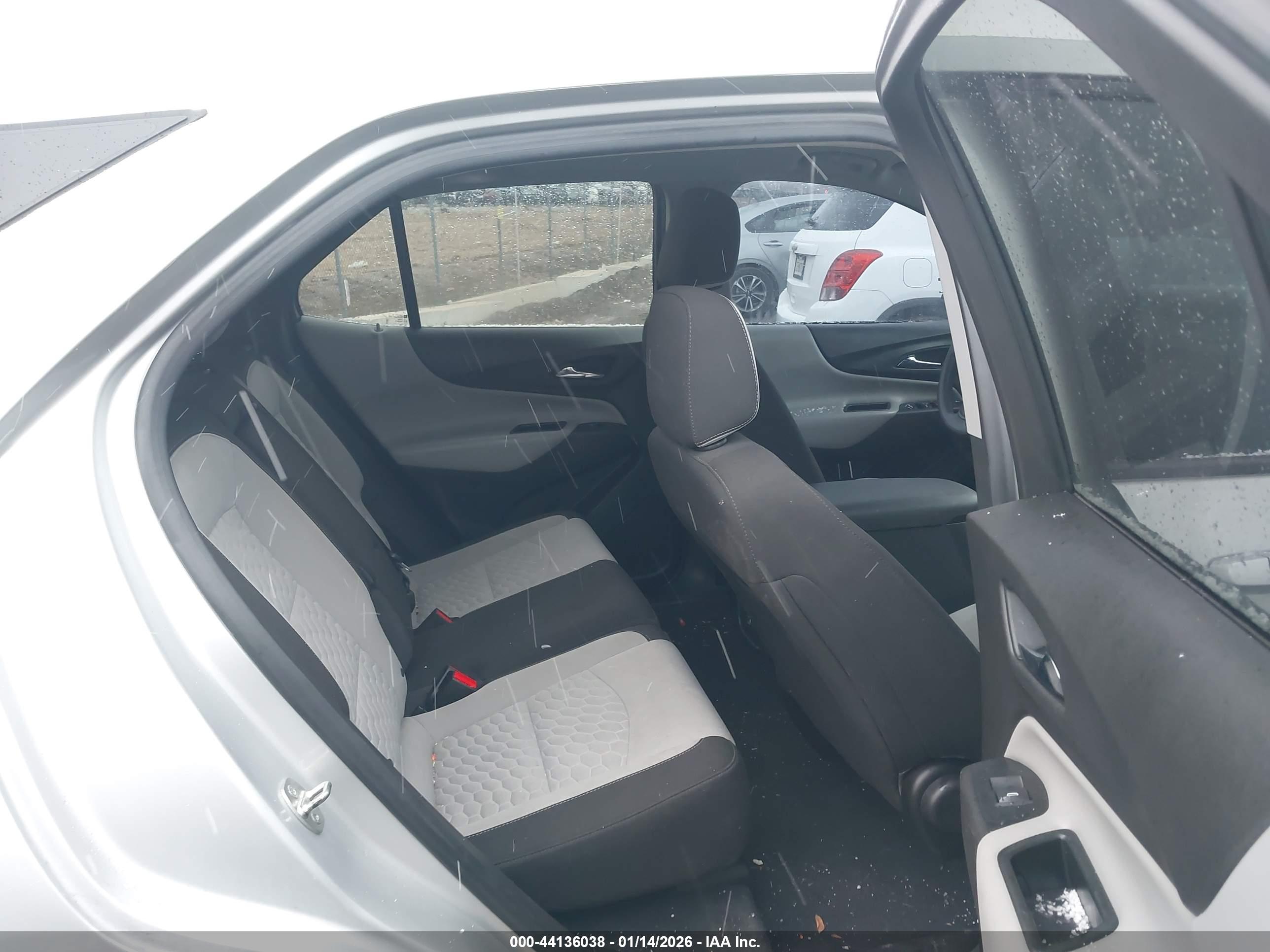 CHEVROLET EQUINOX image 8